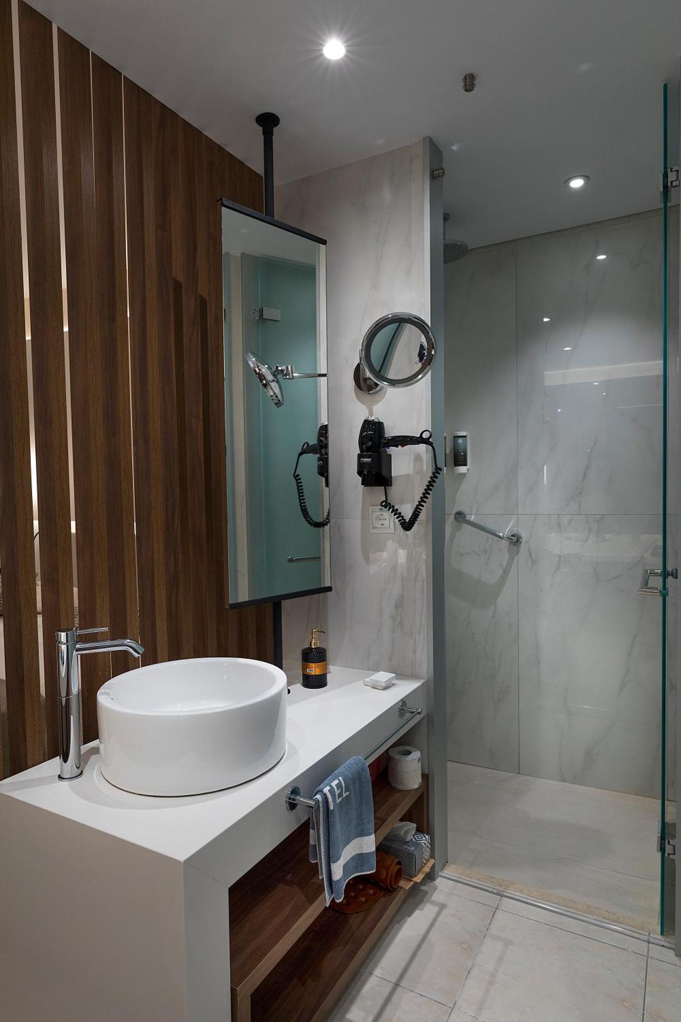 Deluxe Double or Twin Room Sea View
