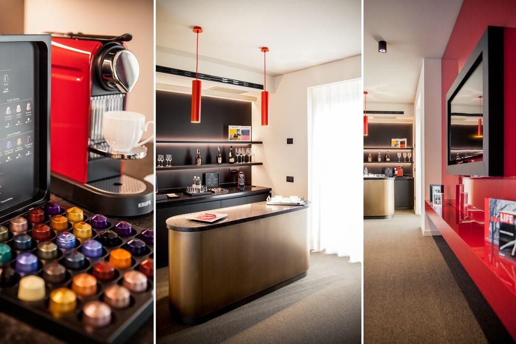 Suite,156459834:JPEG