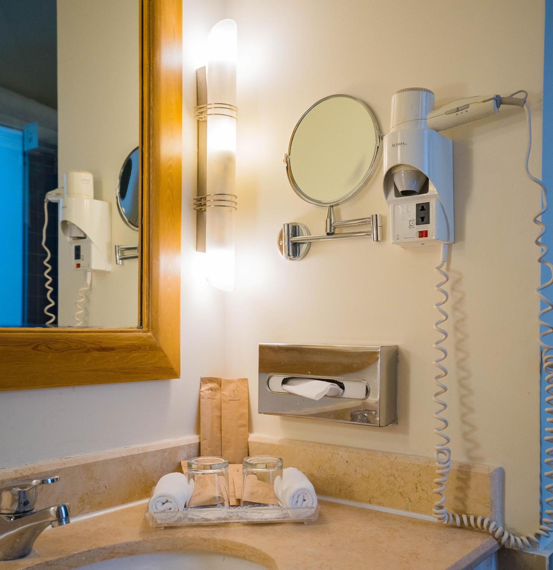  Standard Room 1 Double Bed Pool Side Palm Wing