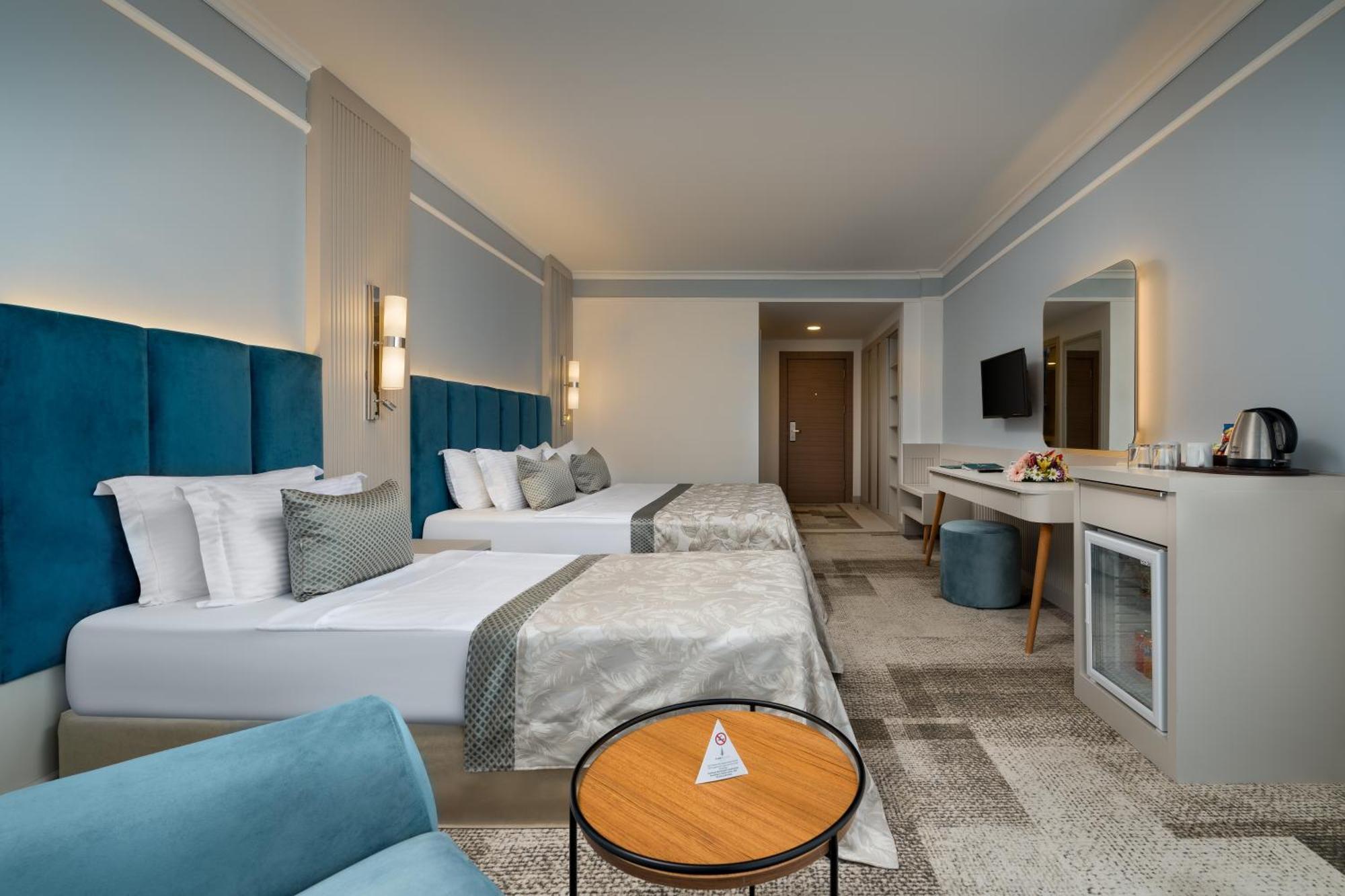 Double or Twin Room with Partial Sea View,1566972137:JPEG