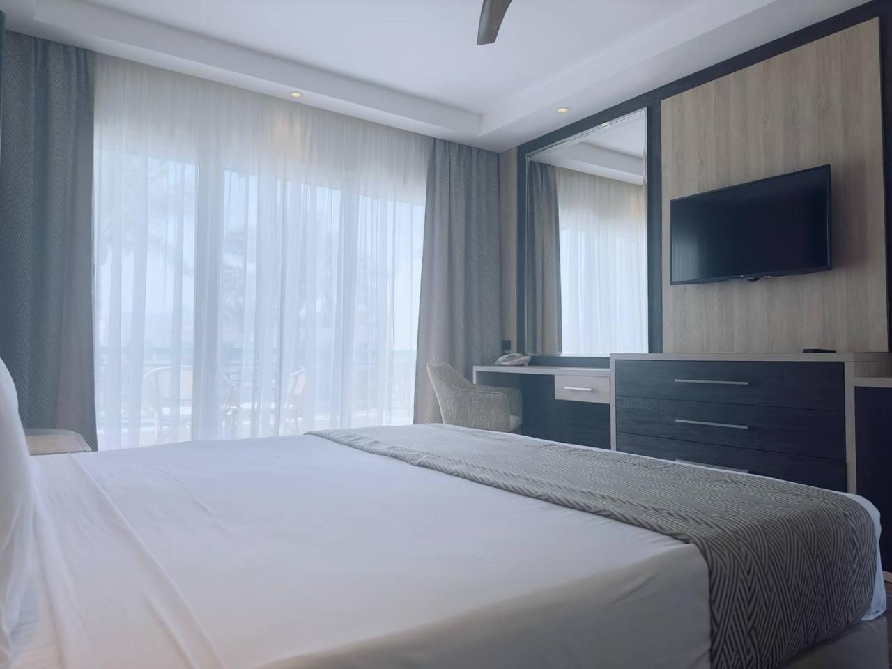 Deluxe Double or Twin Room Pool View