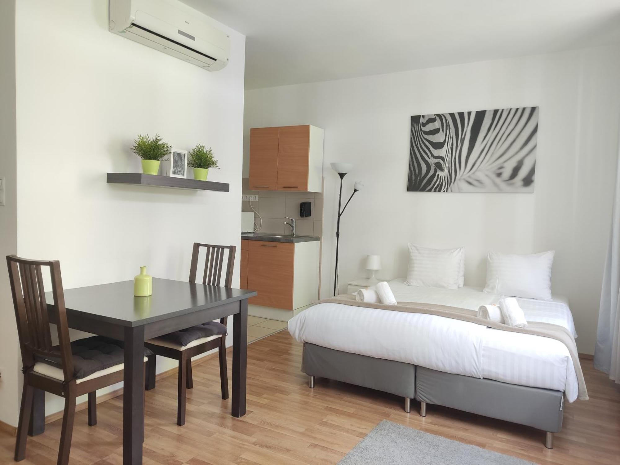 Studio,1567316774:JPEG