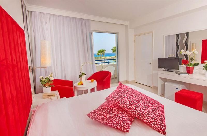 Double or Twin Room Front Sea View