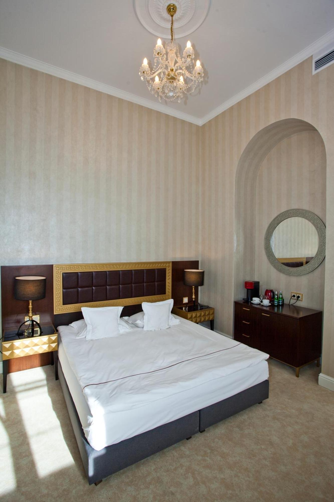 Deluxe Double or Twin Room Garden View