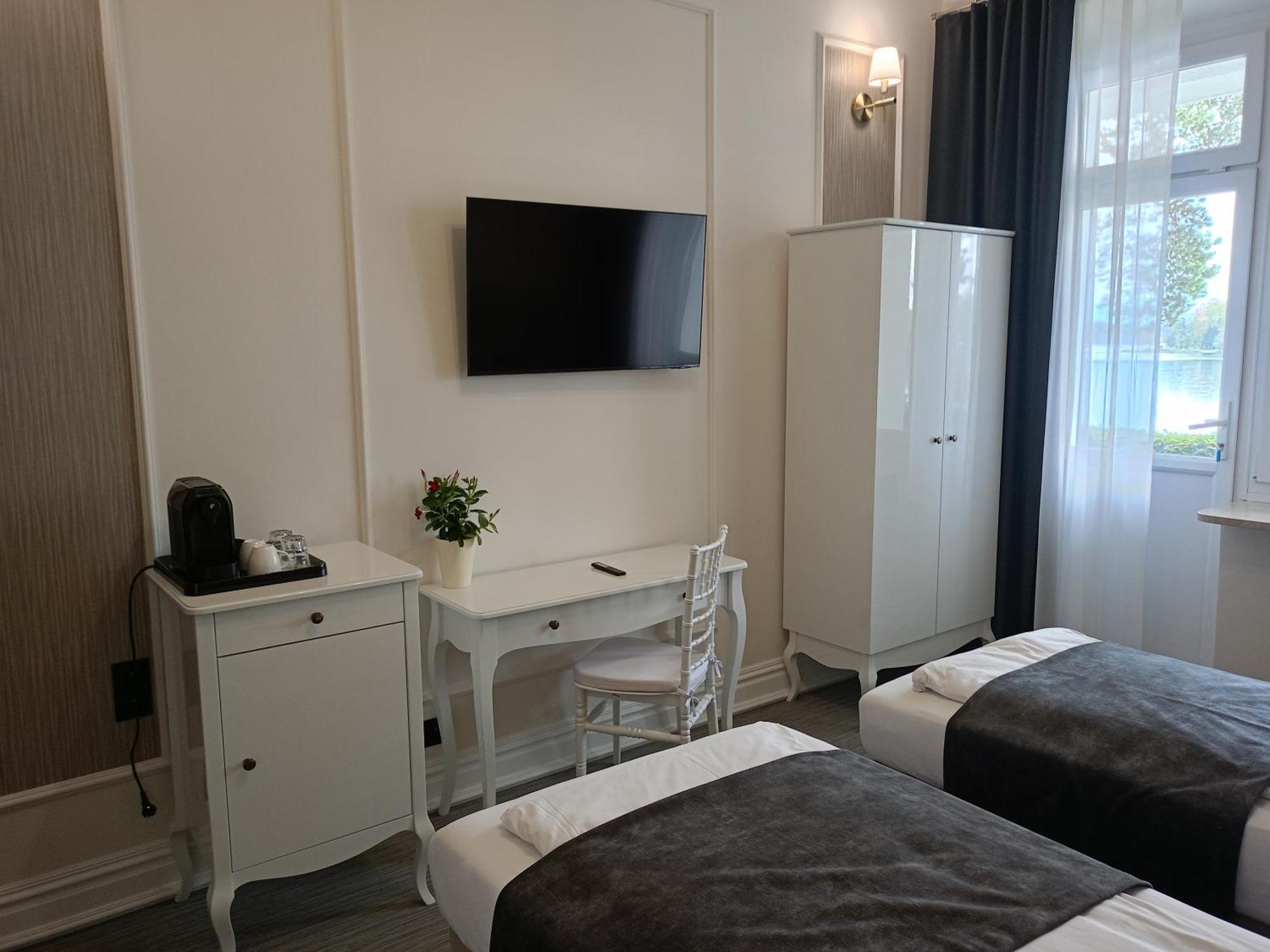 Double or Twin Room with Lake View,1574916761:JPEG