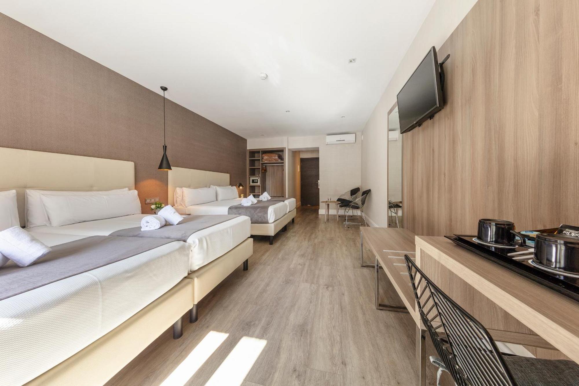 Superior Family Room,1726676028:JPEG