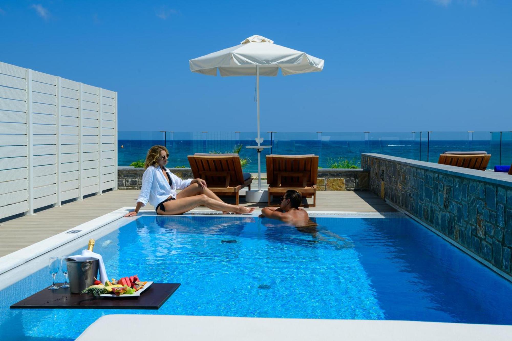 Deluxe Bungalow Suite Artemis-Open Plan Beach Front Private Pool