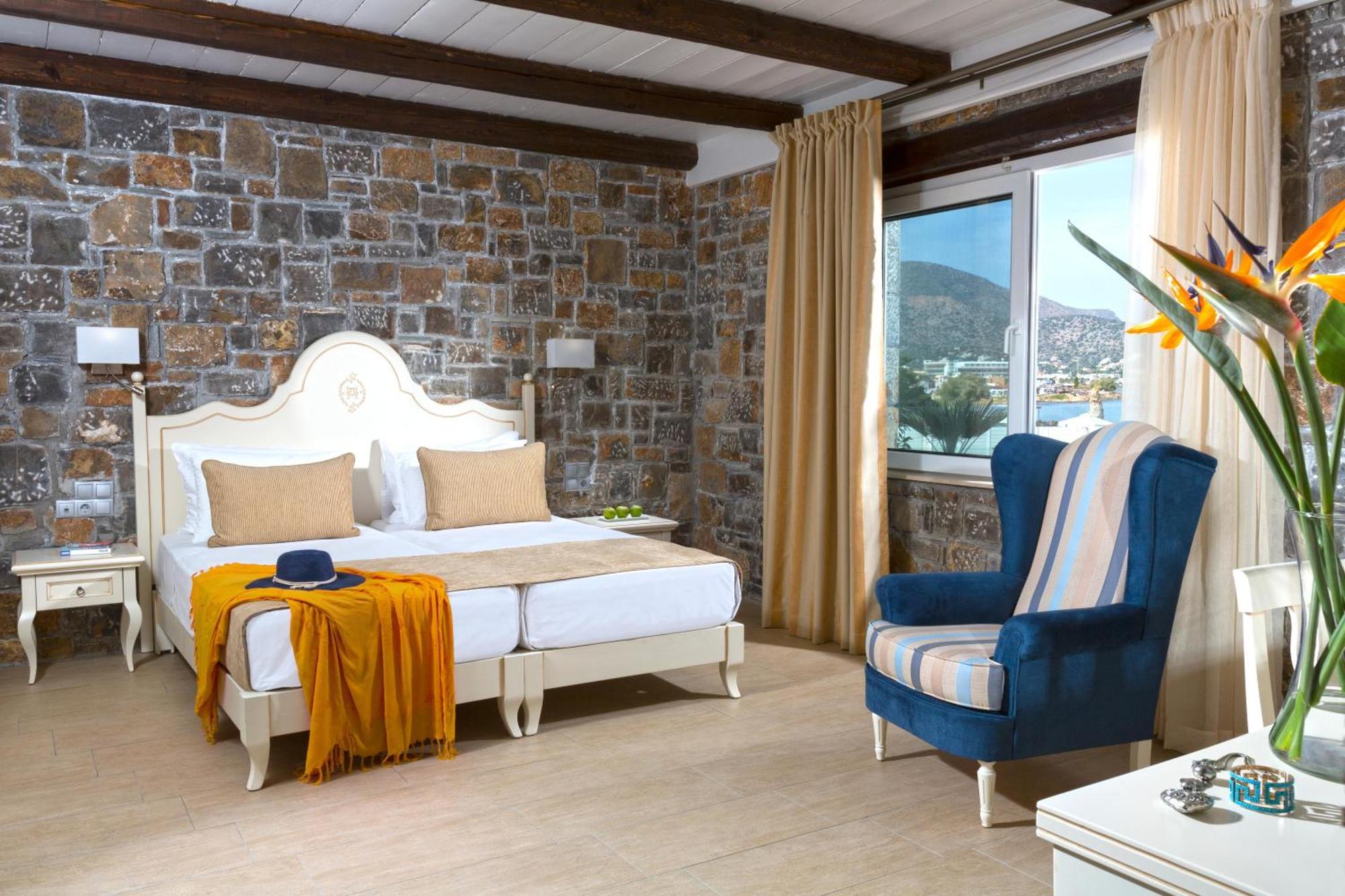 Dream Villa Aphrodite-2 bedrooms Beach Front private pool