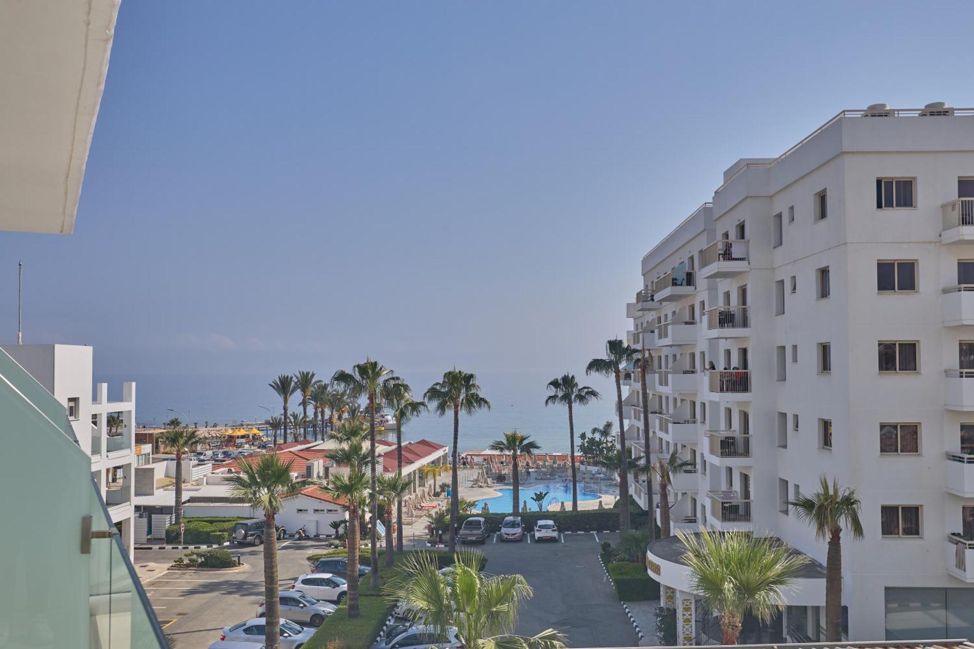 Superior Double or Twin Room Side Sea View