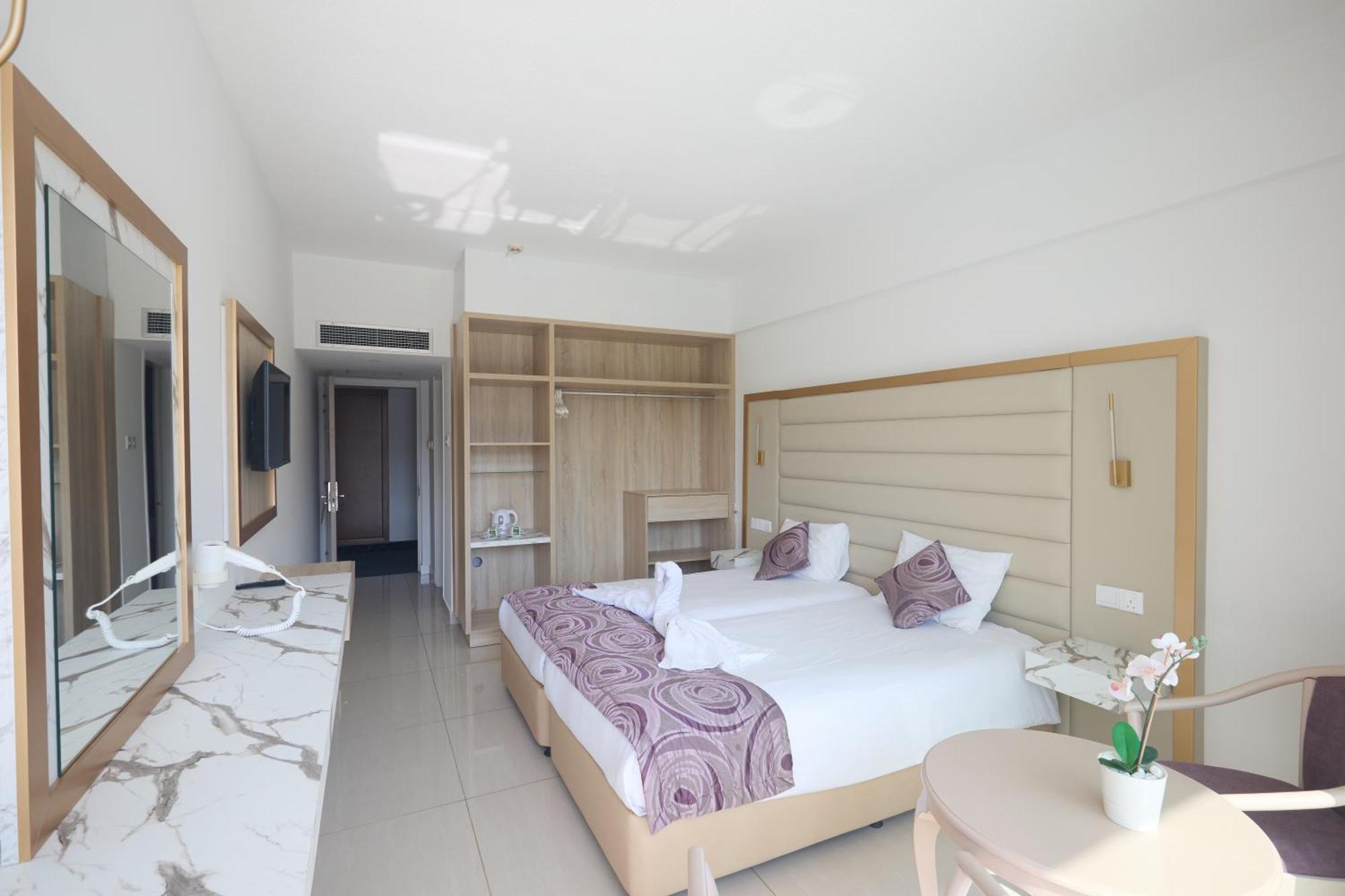 Double or Twin Room Inland View