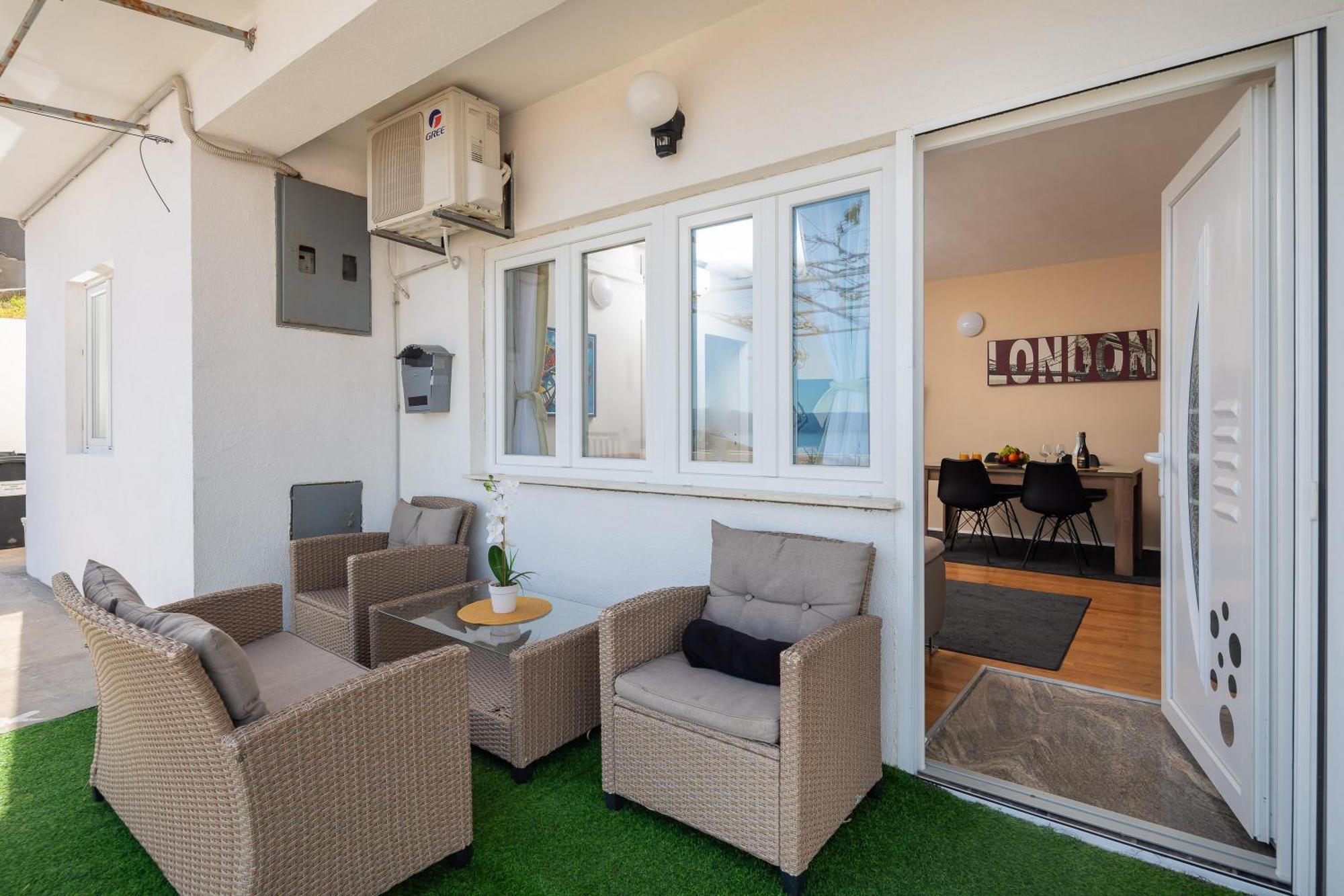 Deluxe Apartment