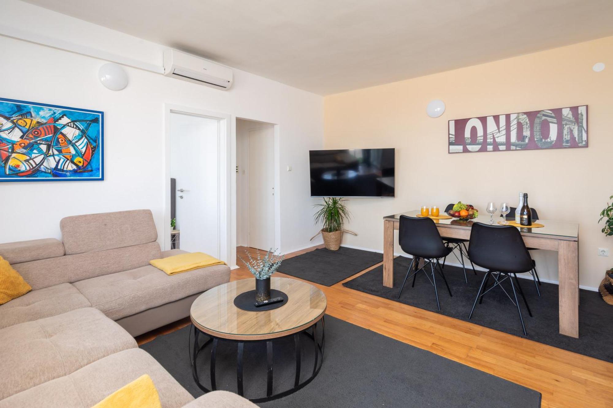 Deluxe Apartment