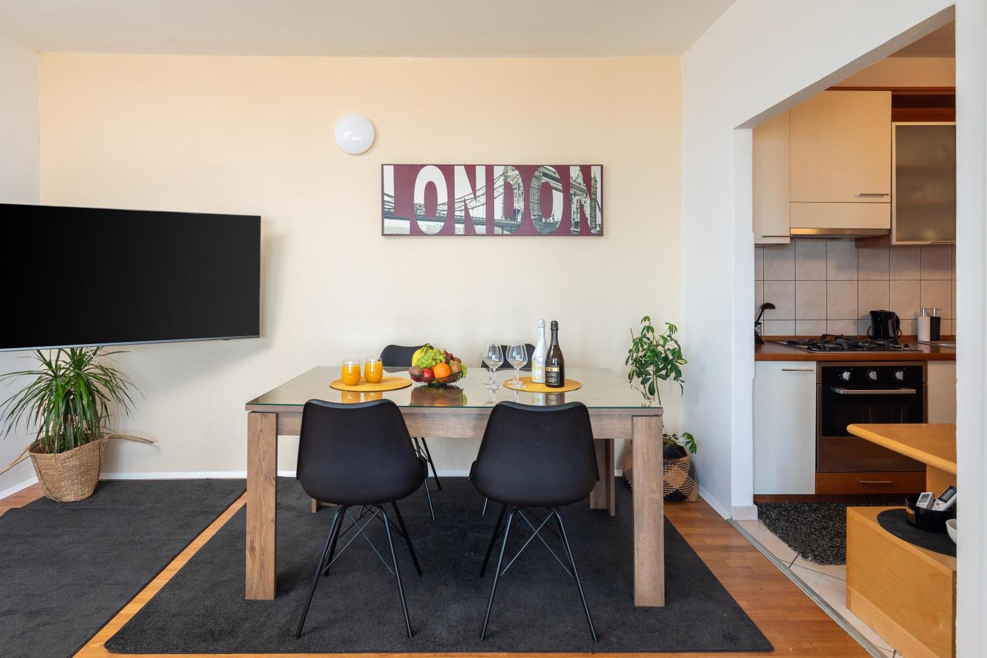 Deluxe Apartment