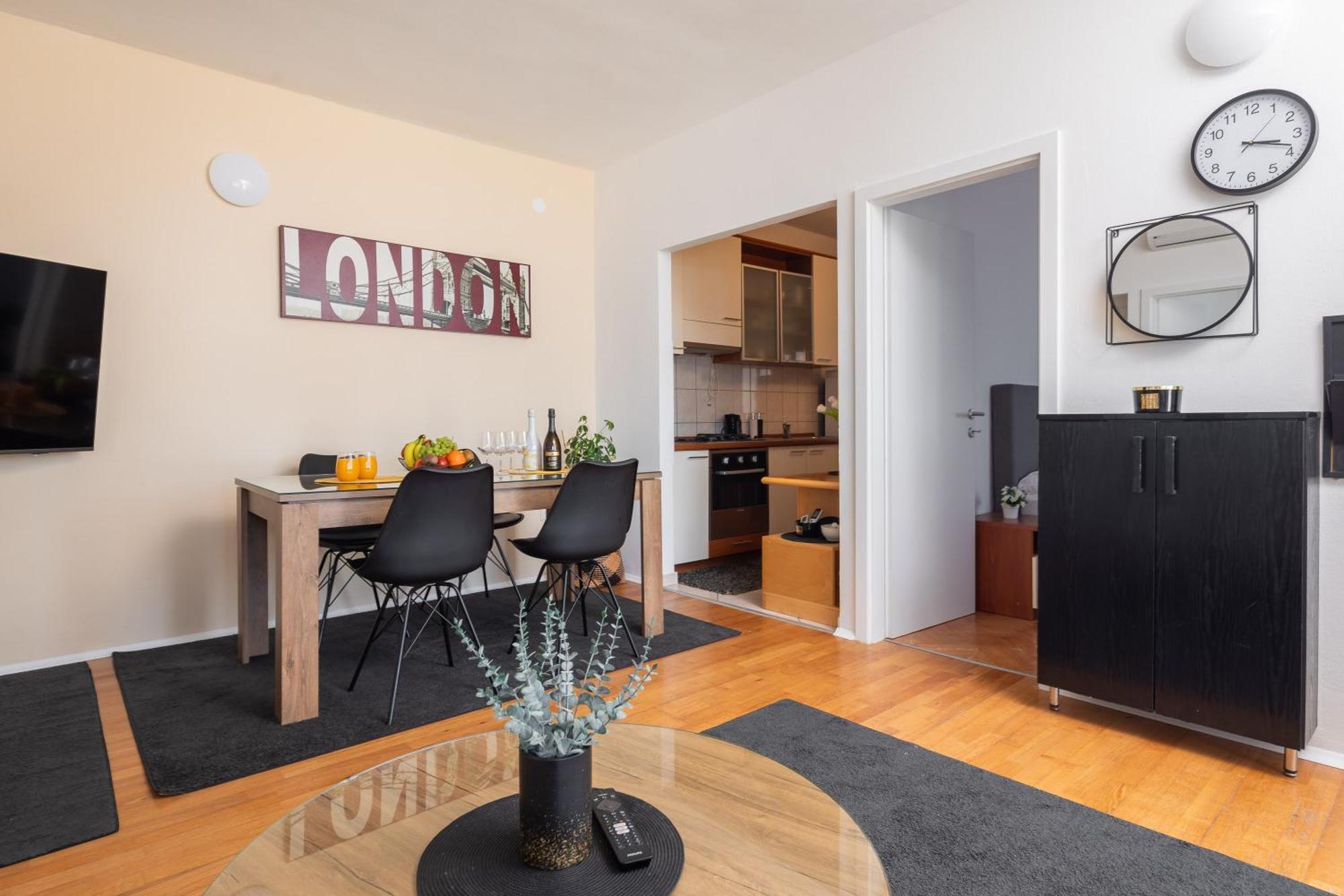 Deluxe Apartment
