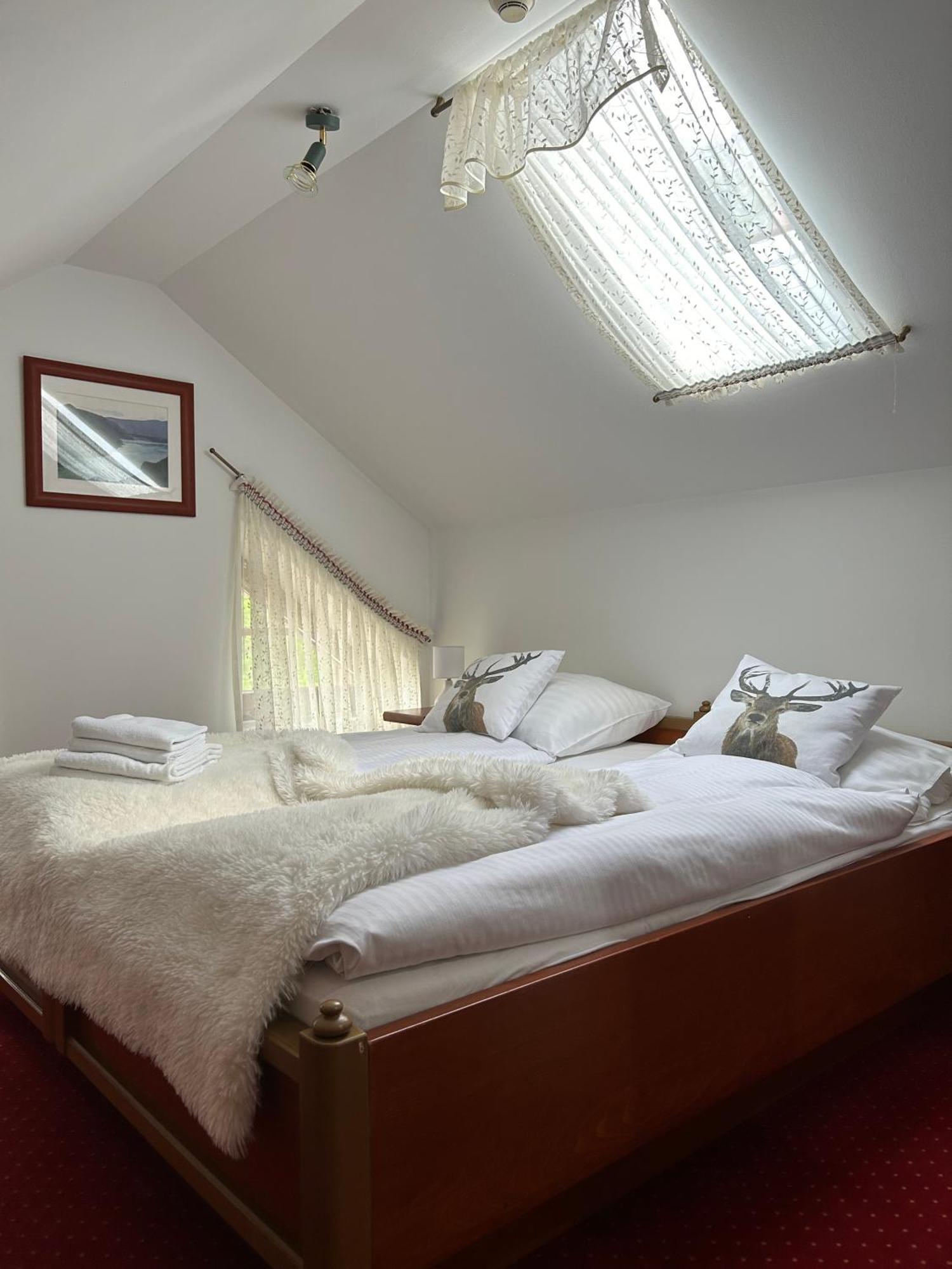 Suite,1583674934:JPEG