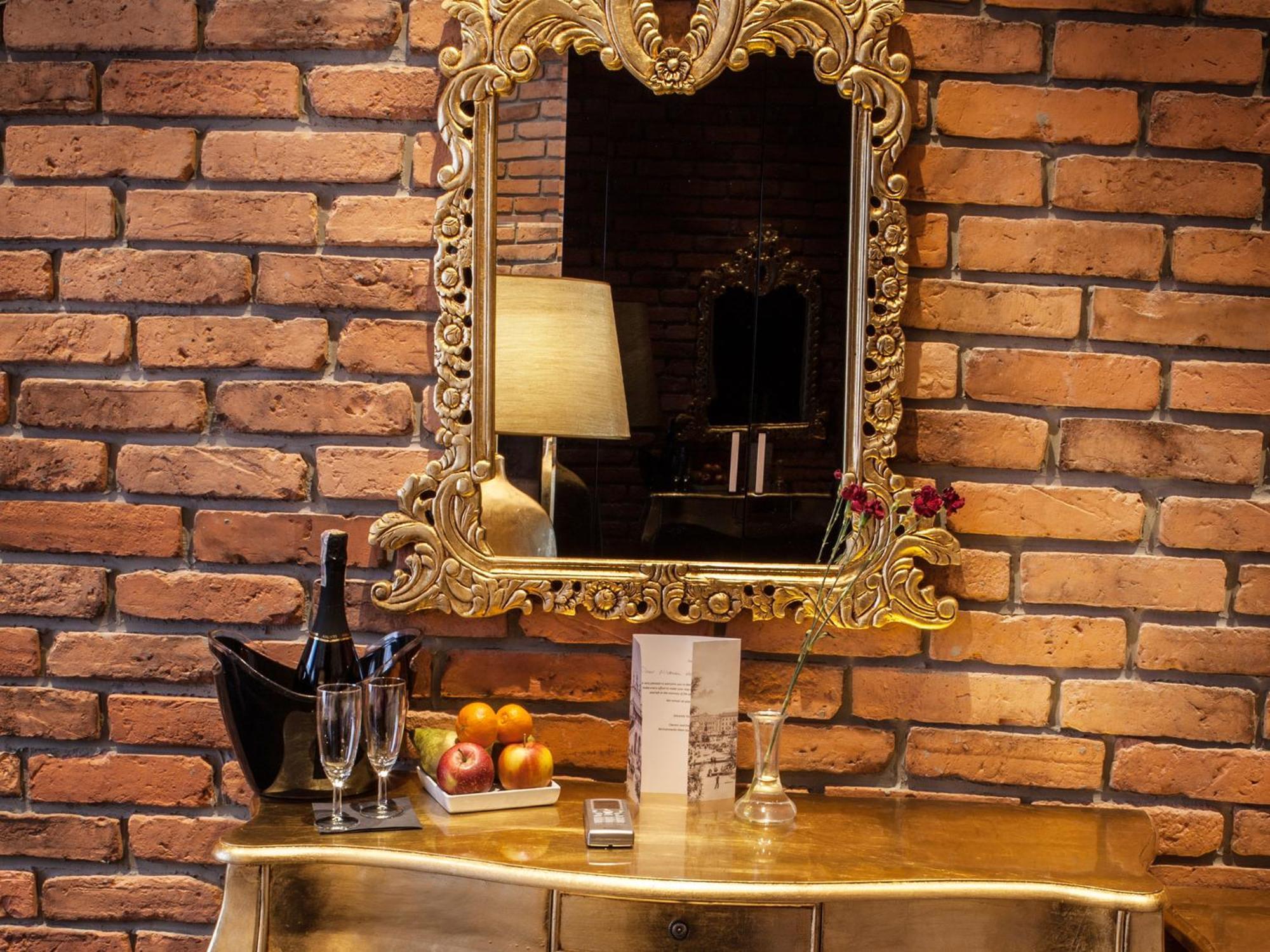 Junior Suite Plus Main Market Square View