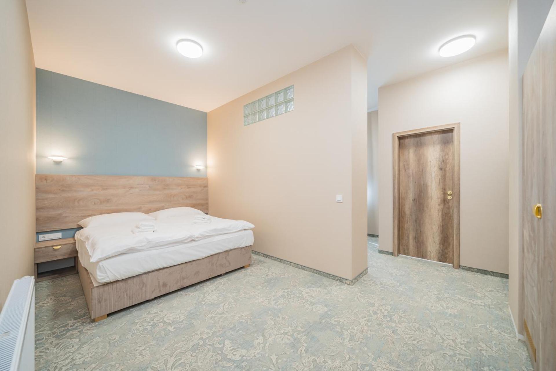 Junior Suite,1584742741:JPEG