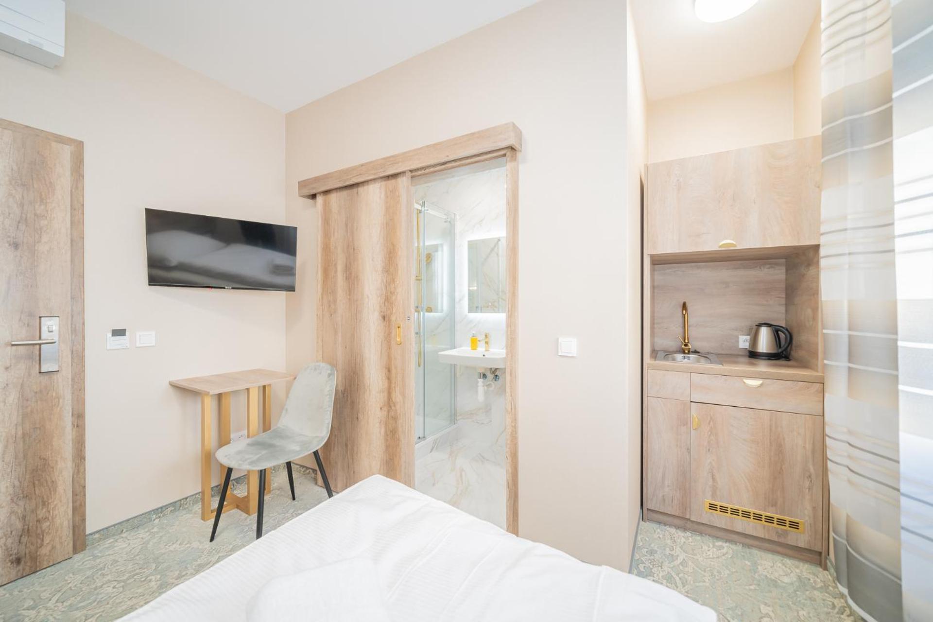 Single Room,1584742732:JPEG