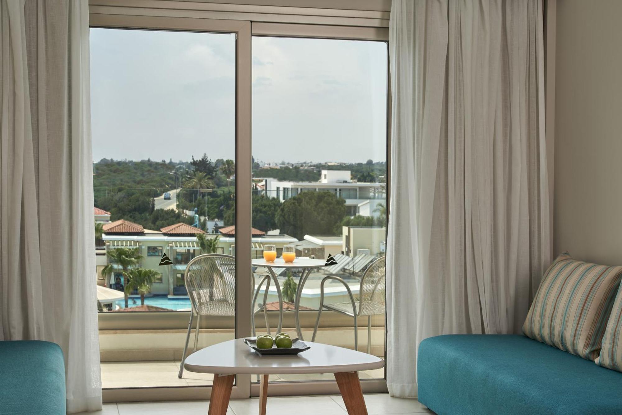 Twin or Double Room Pool View