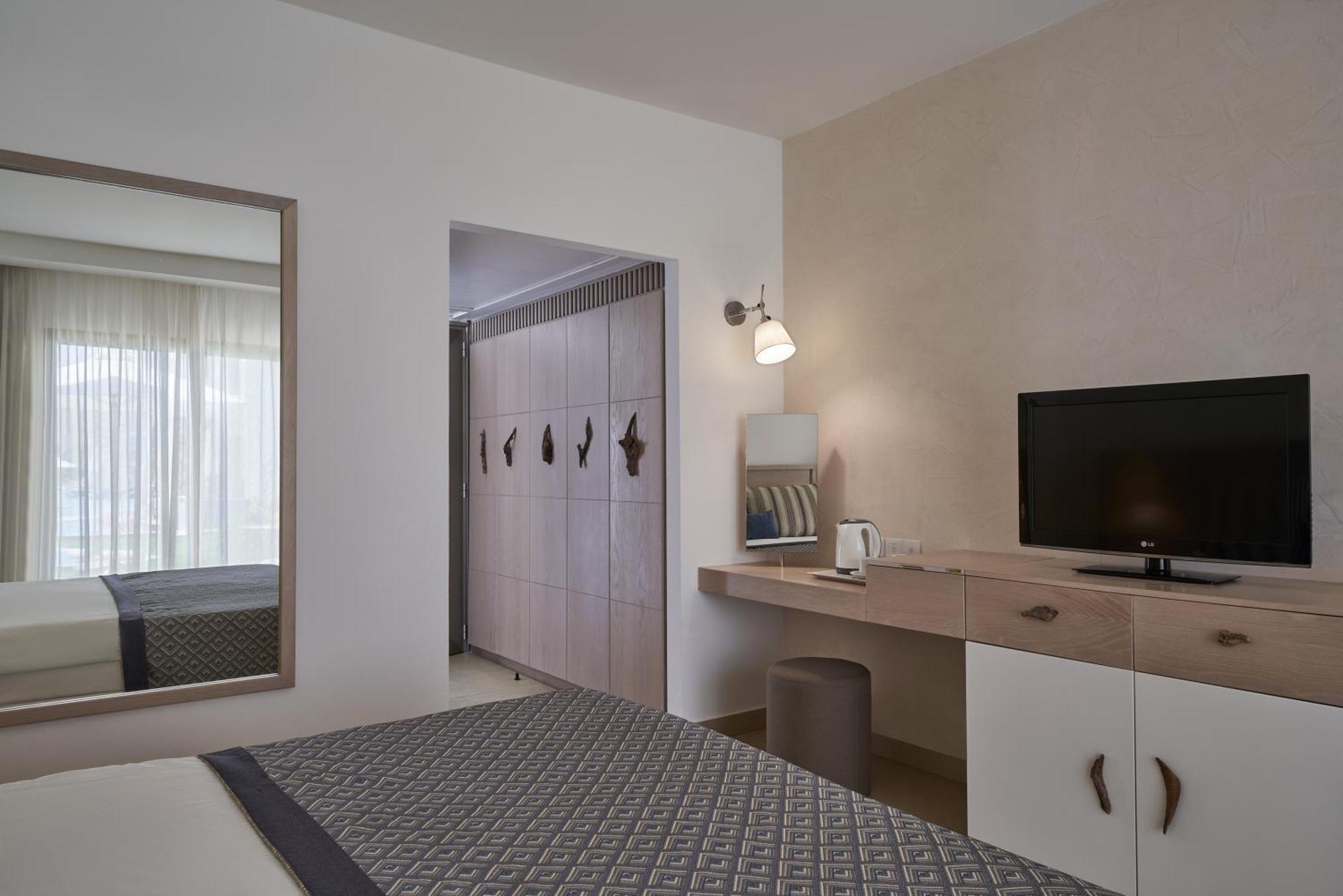 Twin or Double Room Pool View