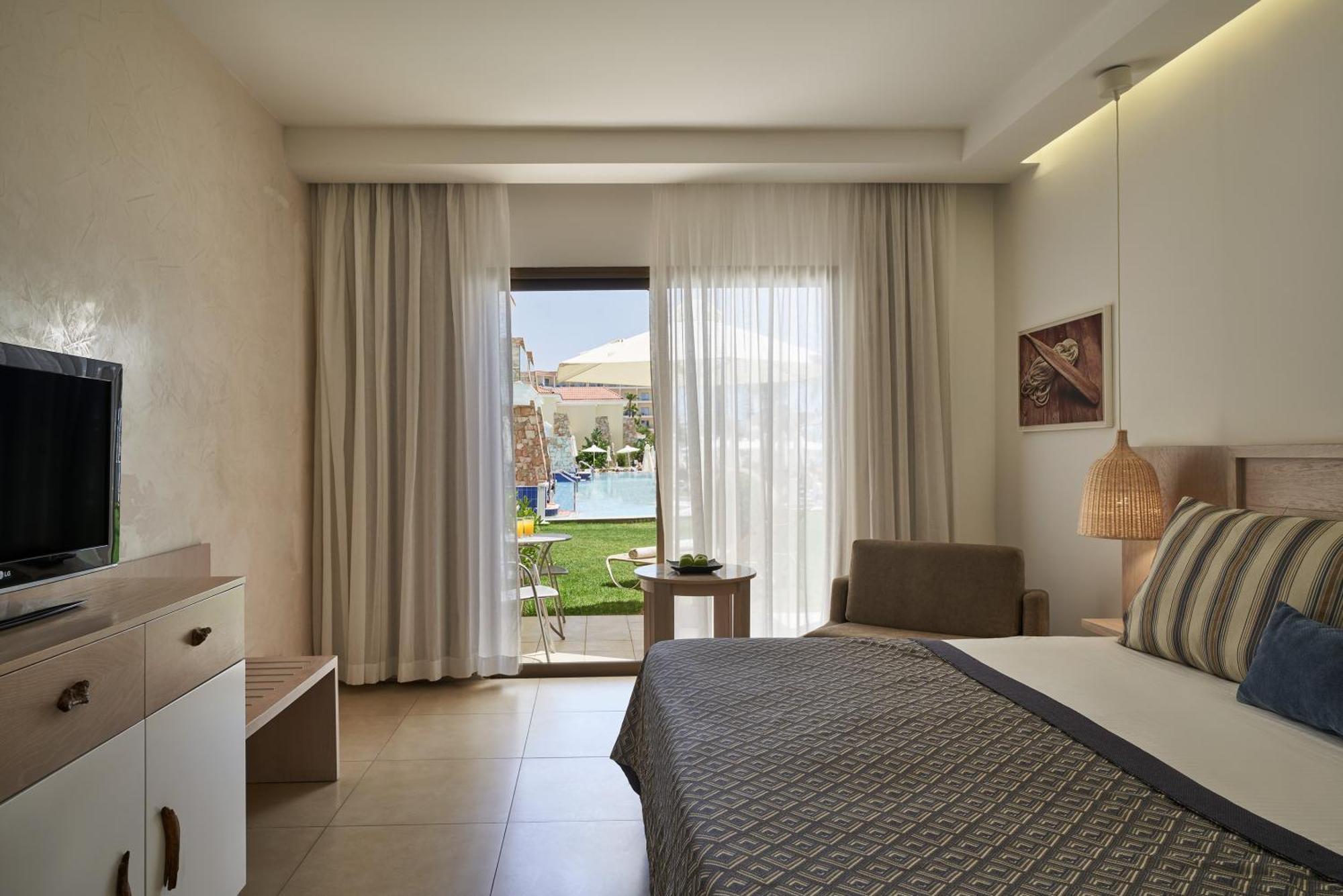 Twin or Double Room Pool View
