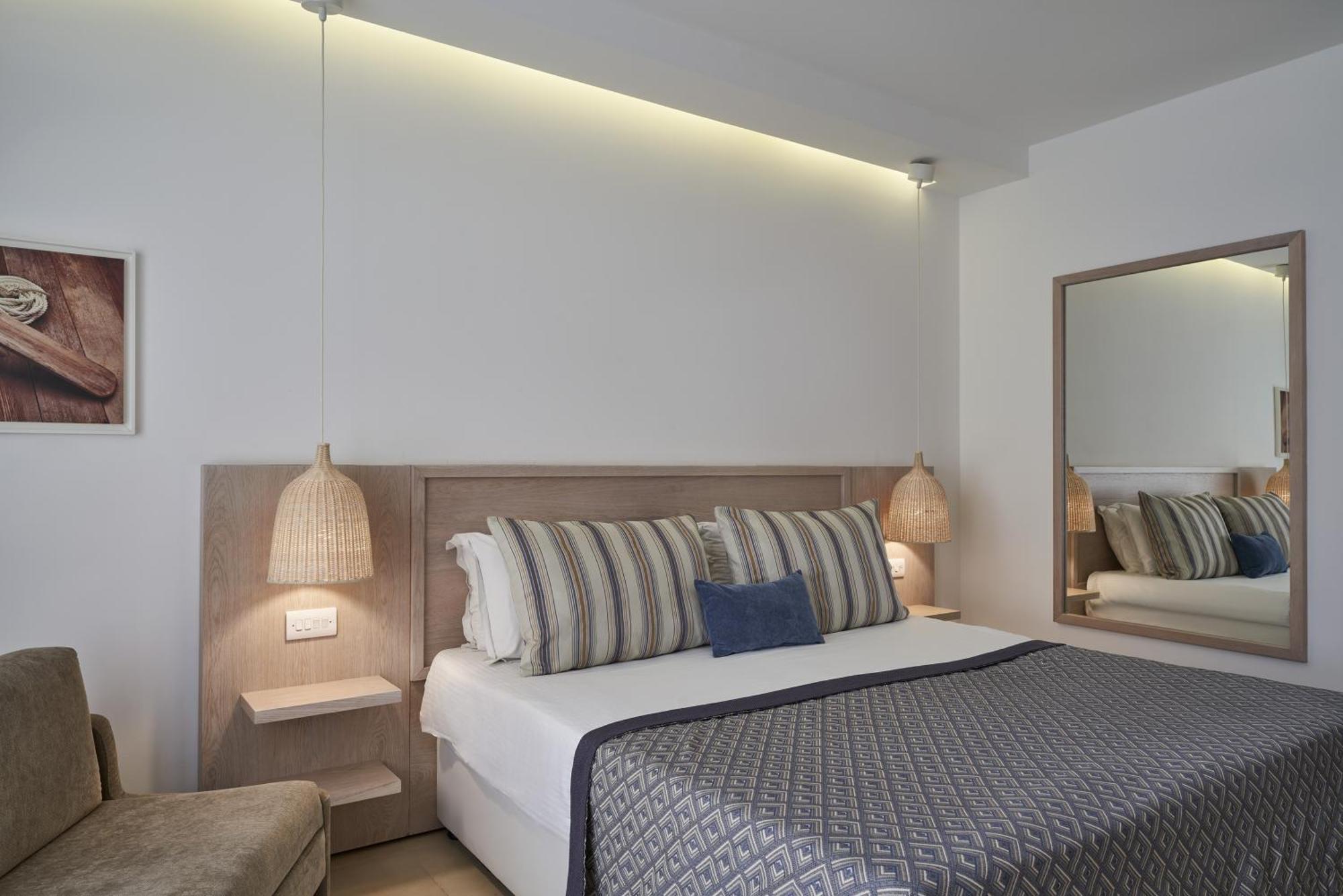Twin or Double Room Pool View
