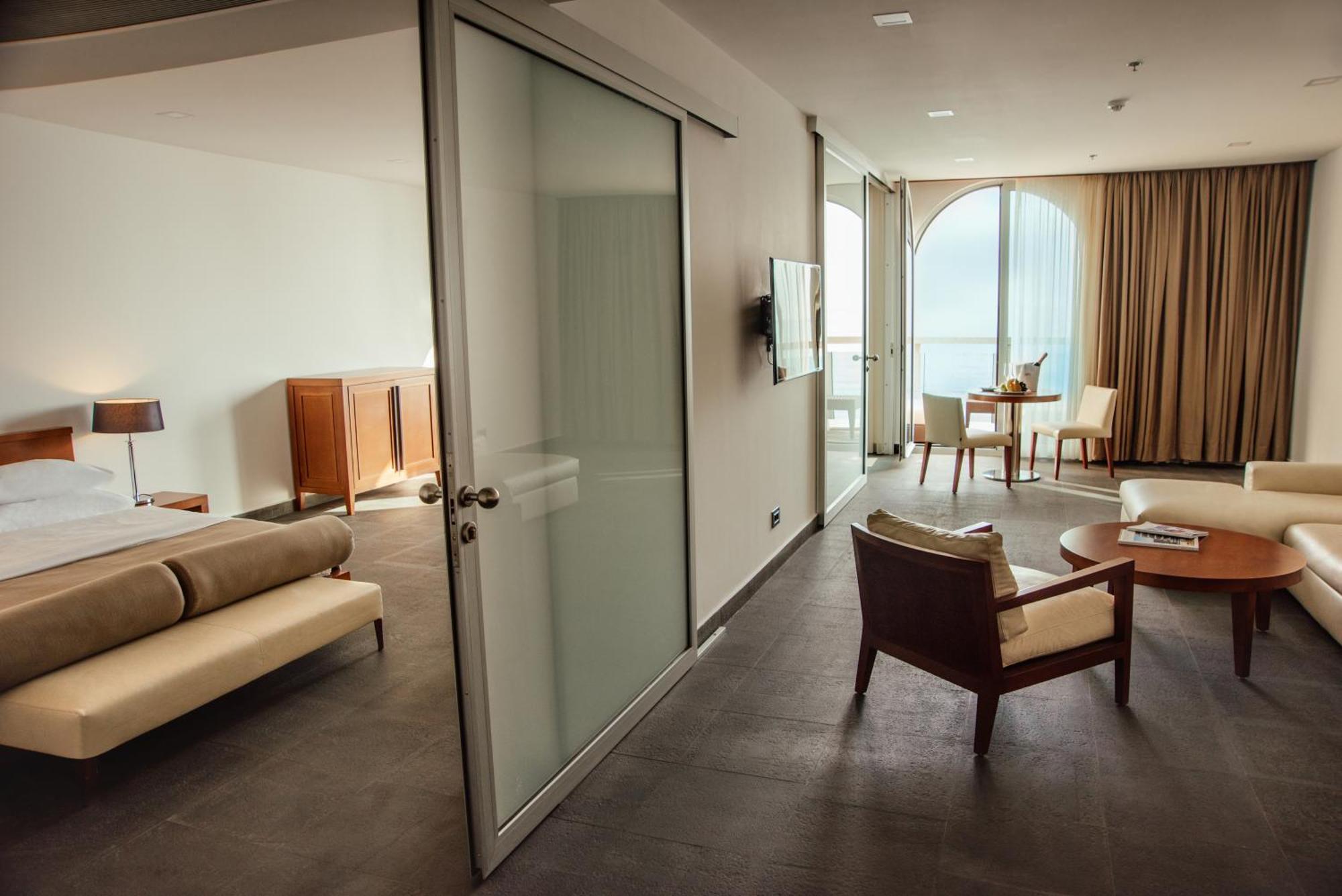 Luxury Suite with Sea View,1586108883:JPEG