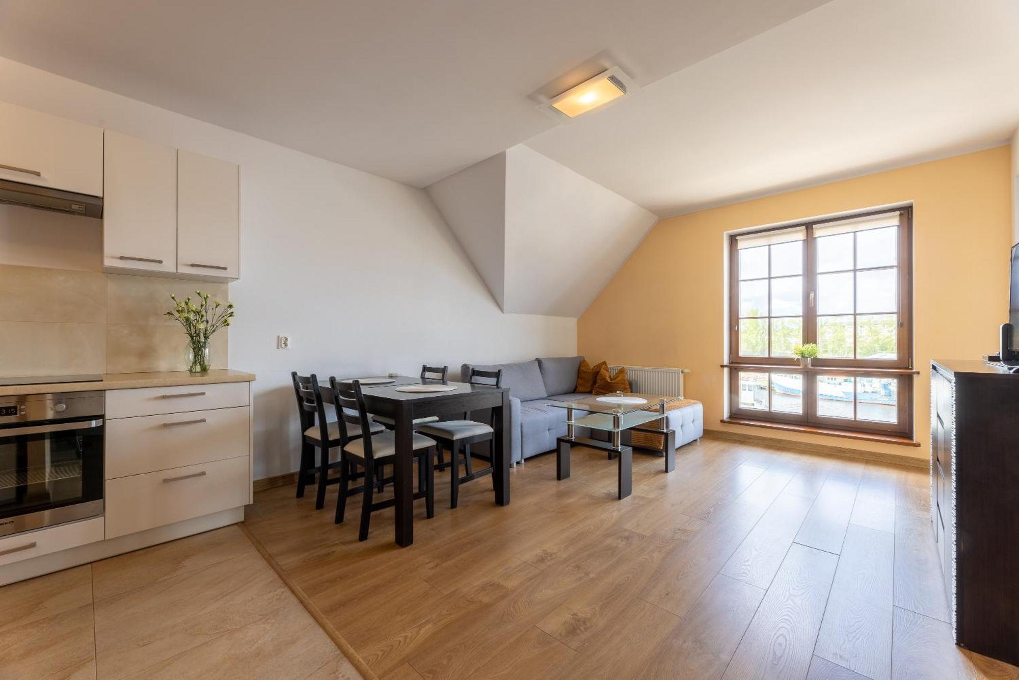 One-Bedroom Apartment with Harbour View