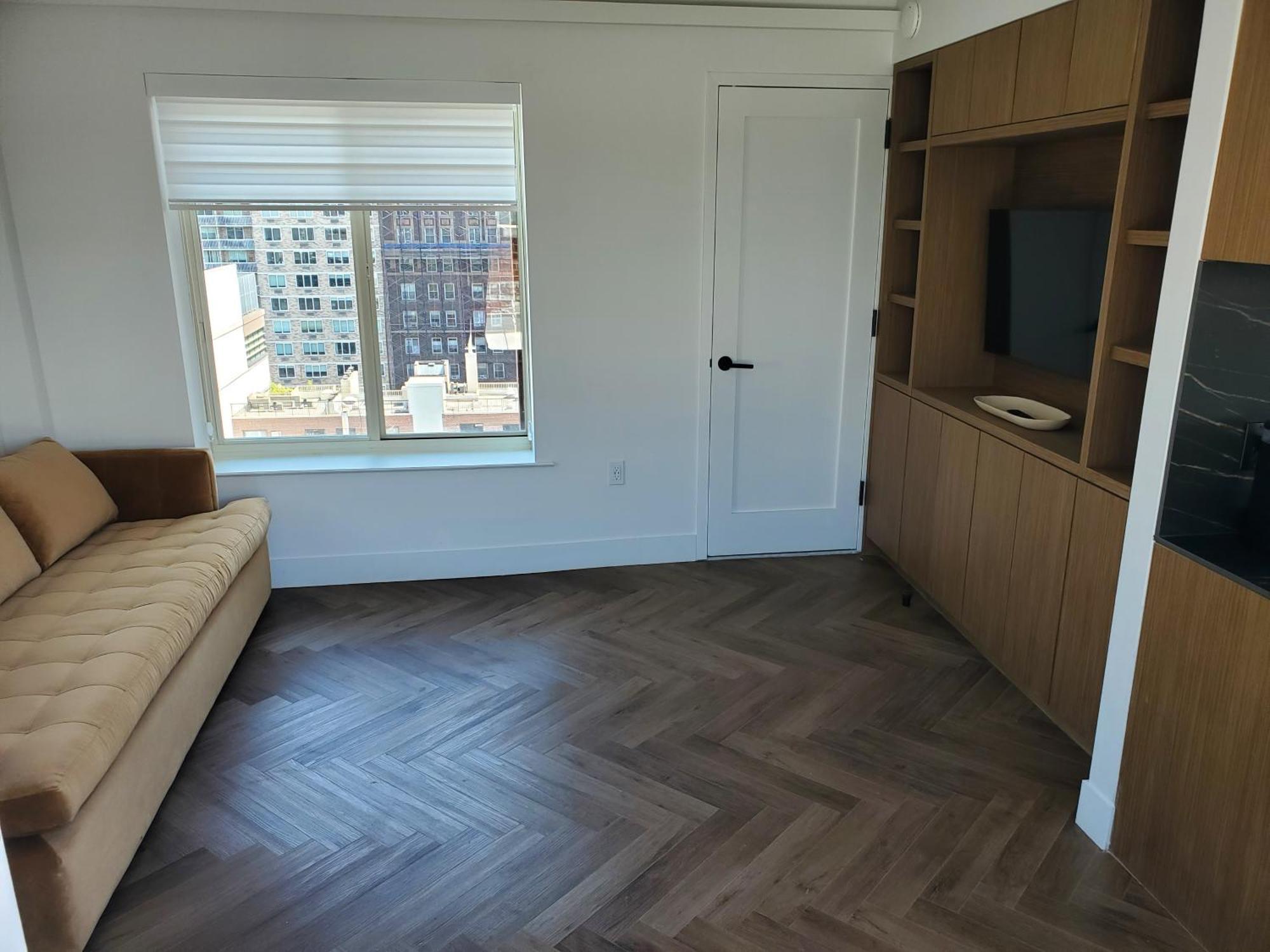 Apartament typu penthouse z widokiem na rzekę i balkonem