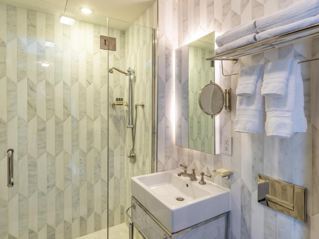 King Suite,1586856462:JPEG