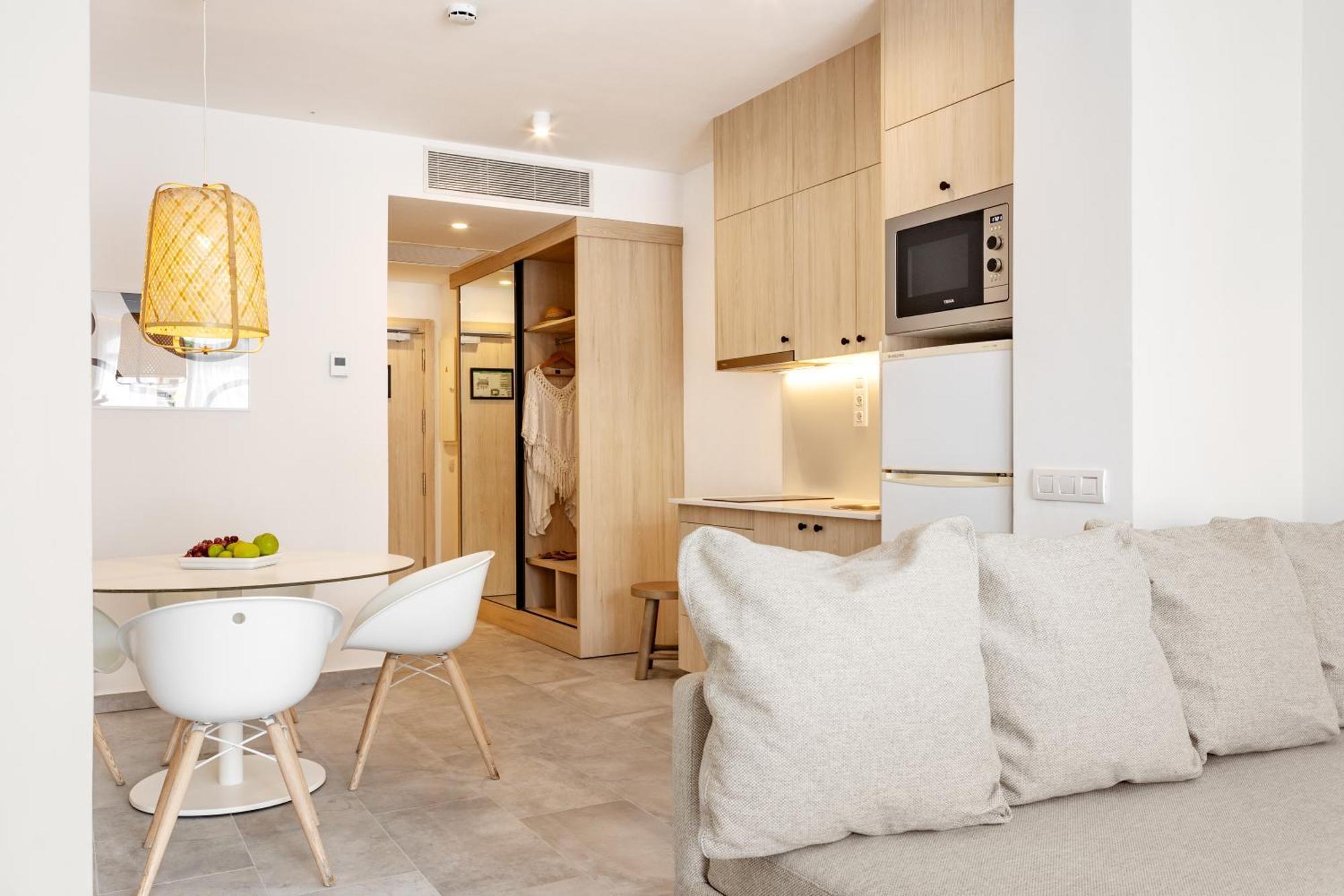 Apartament typu Suite z widokiem na basen i balkonem