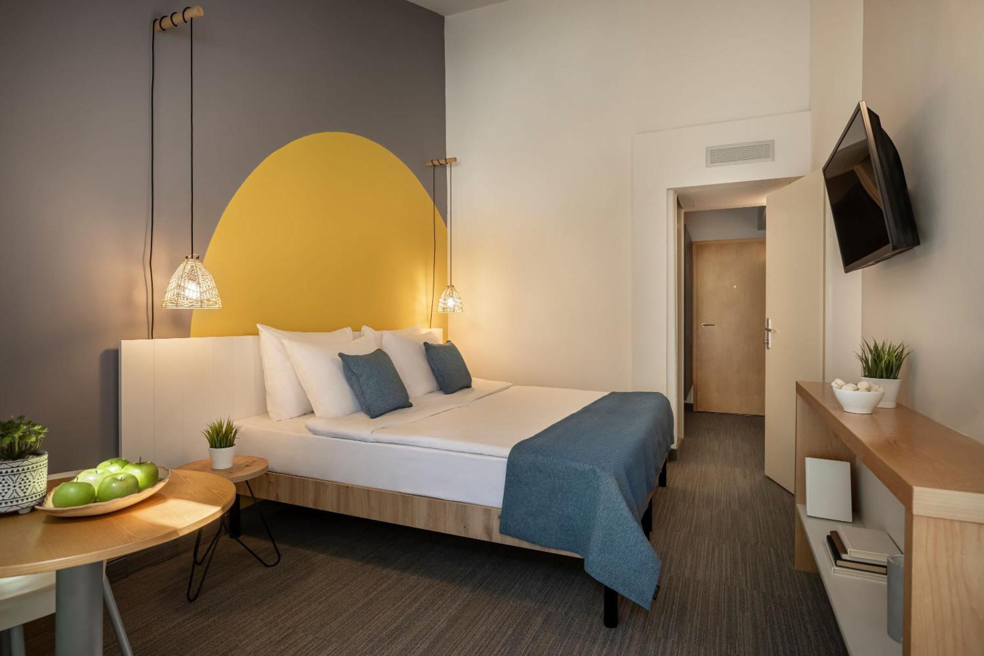 Room for 2+1