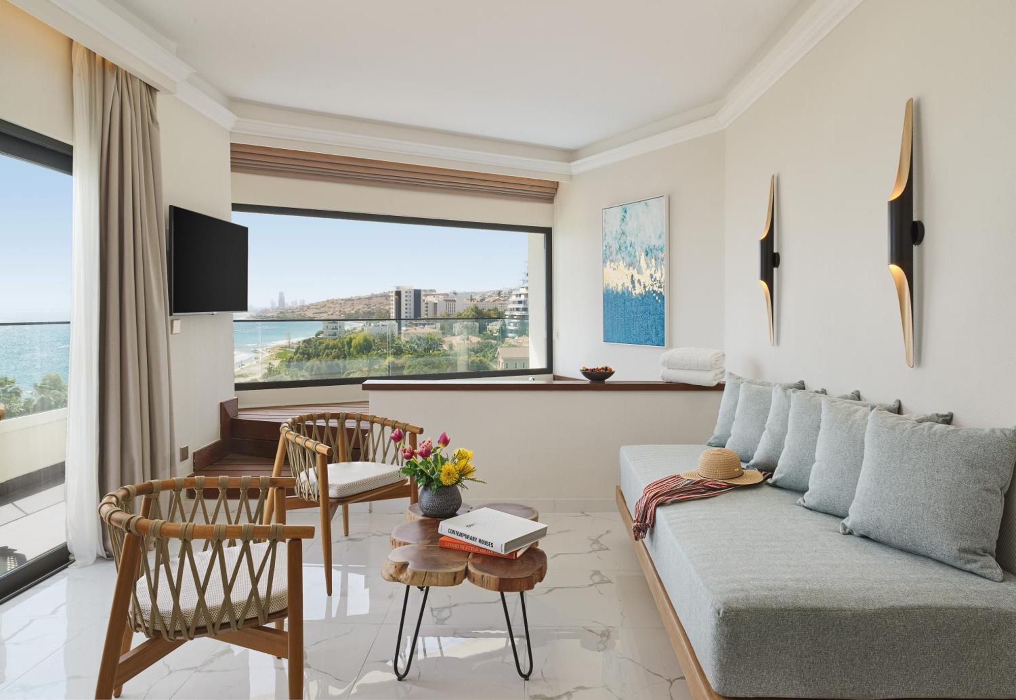 Signature One Bedroom Suite Sea View