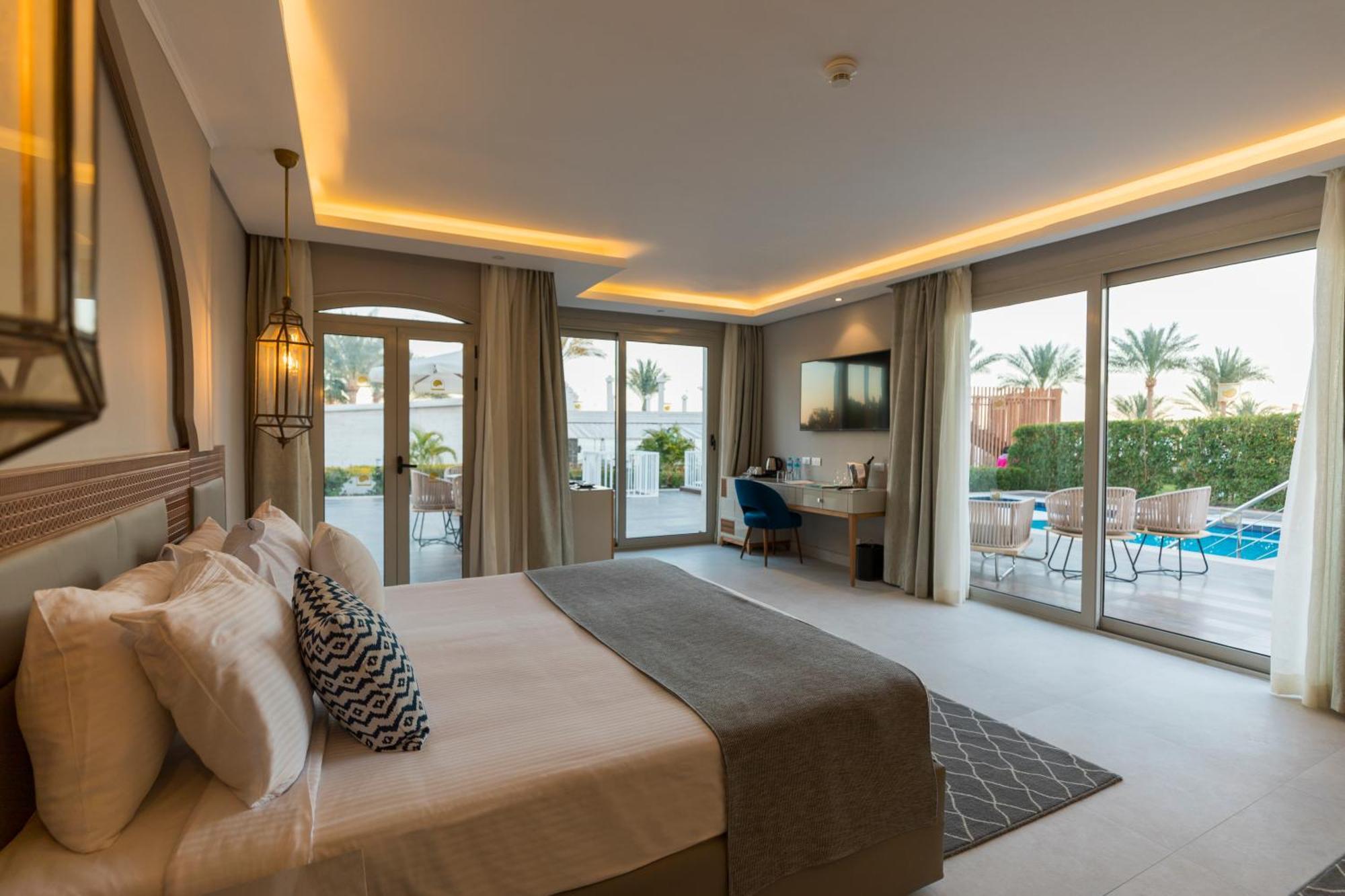 Diamond Pool Suite Posh Club