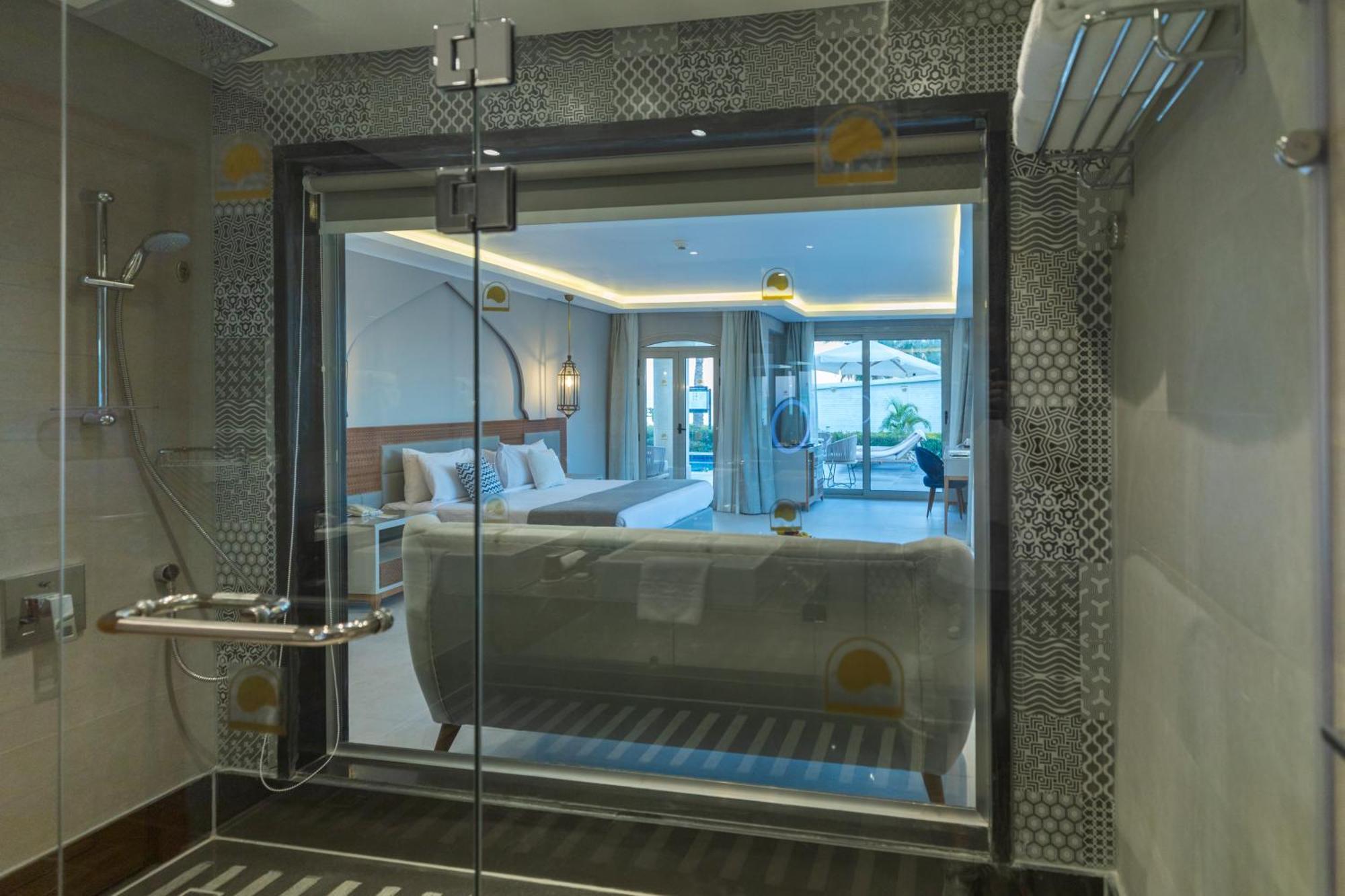 Diamond Pool Suite Posh Club
