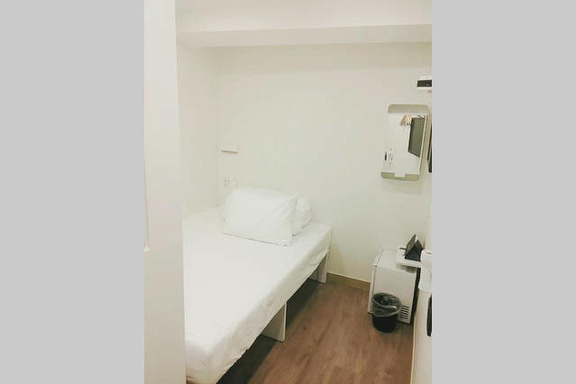Standard Single Room Shower