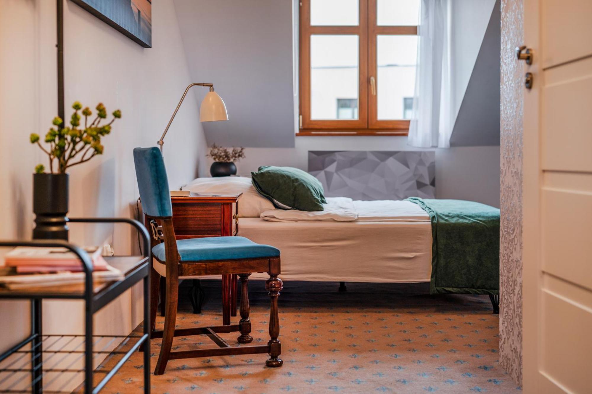 Standard Single Room,1588275940:JPEG