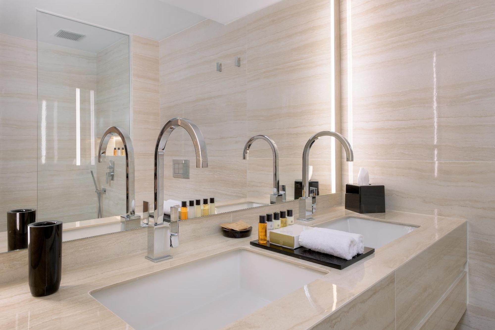 Deluxe Double or Twin Room Sea View