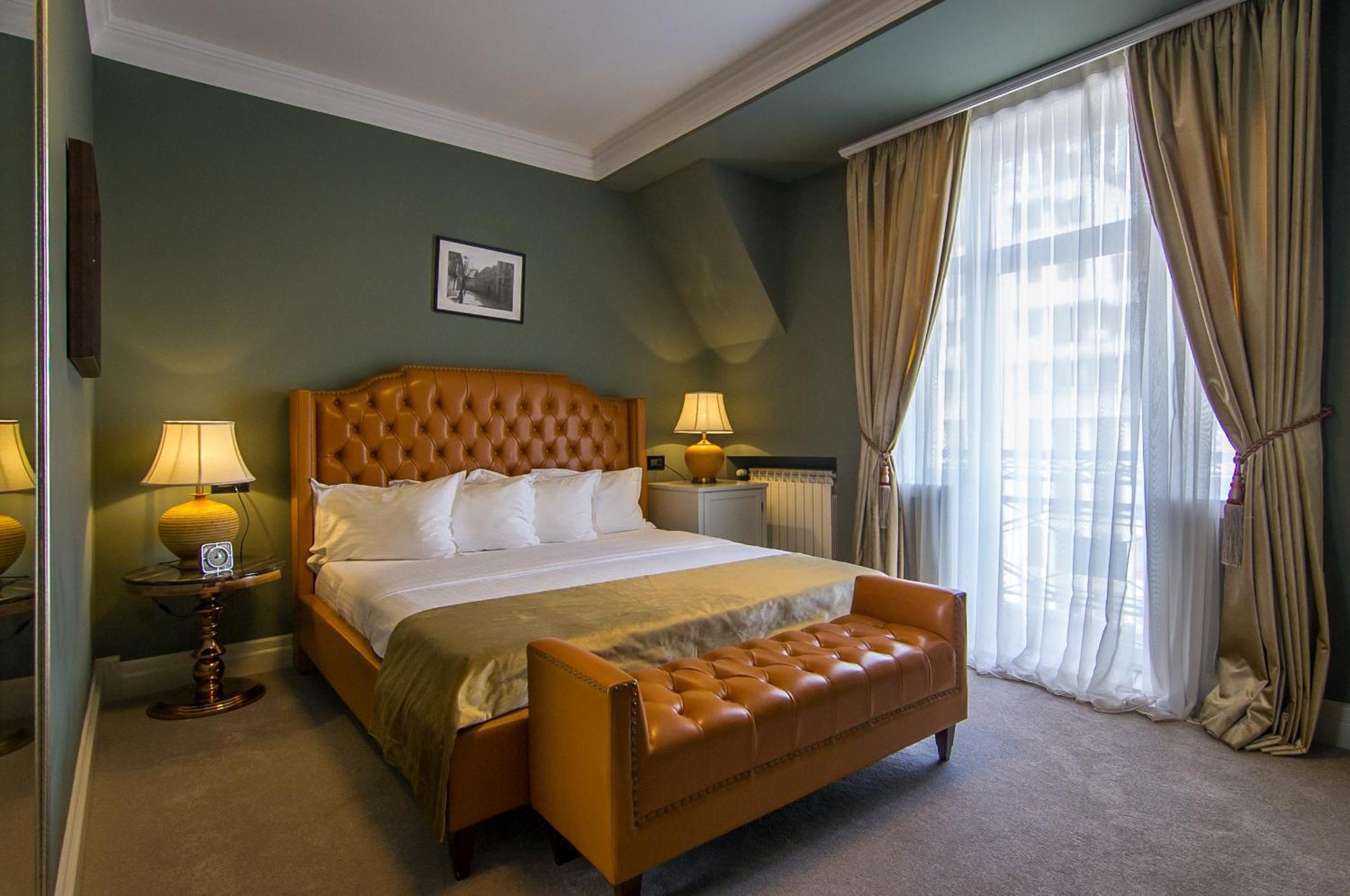 Deluxe King Room