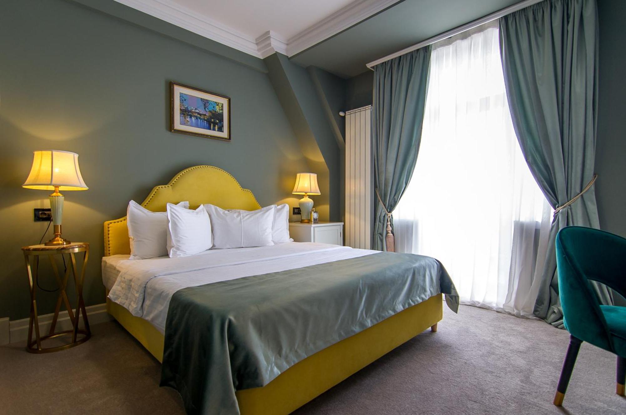 Deluxe King Room