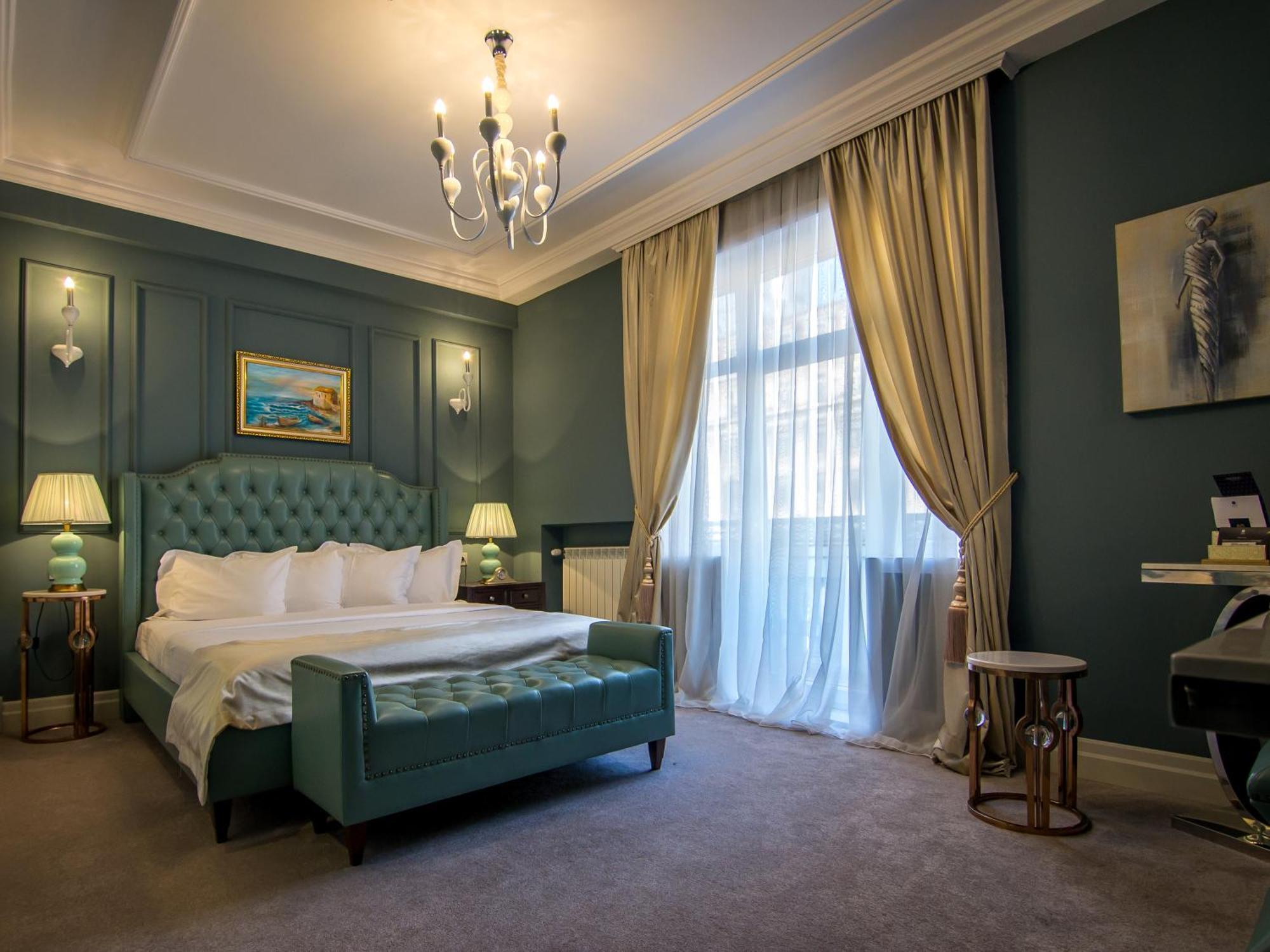 Deluxe King Room