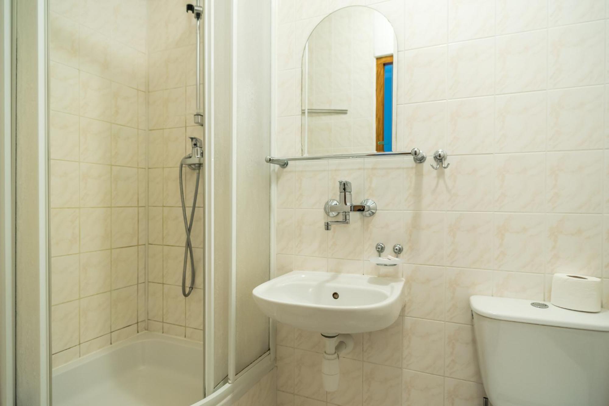 Twin Room Bathroom