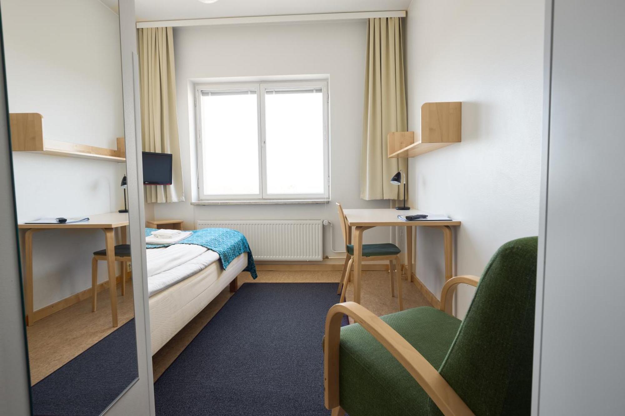 Compact double room a view