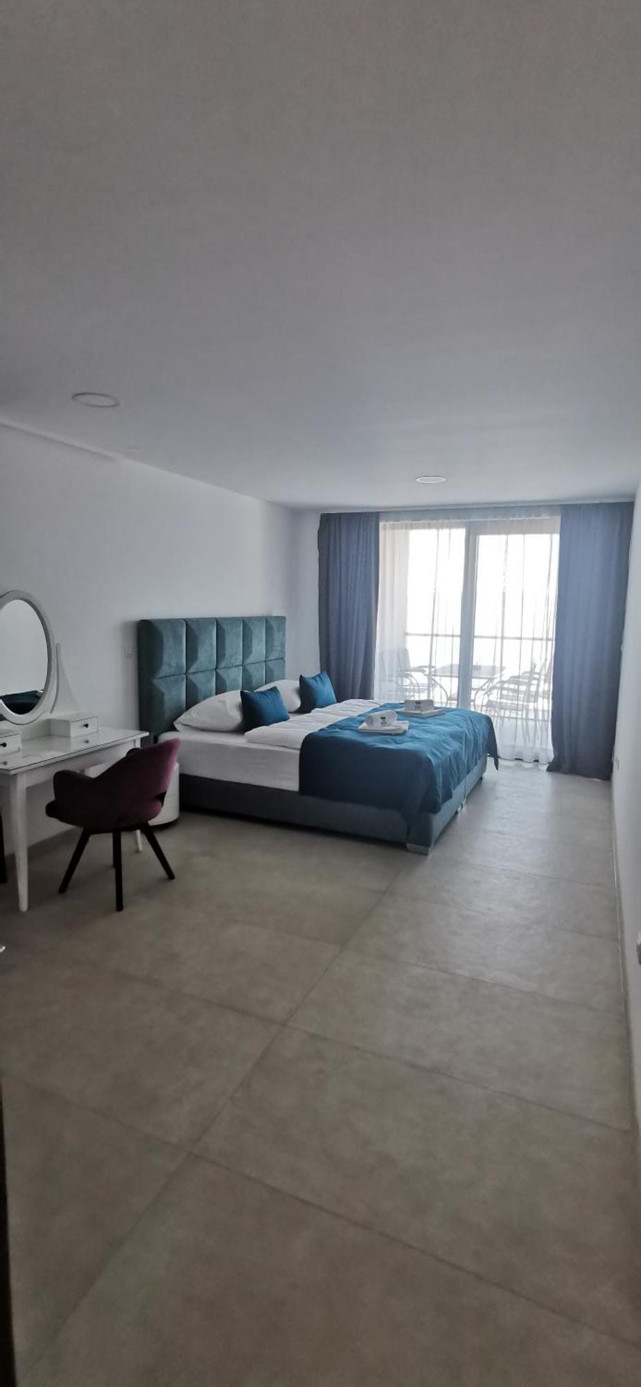 Deluxe King Suite
