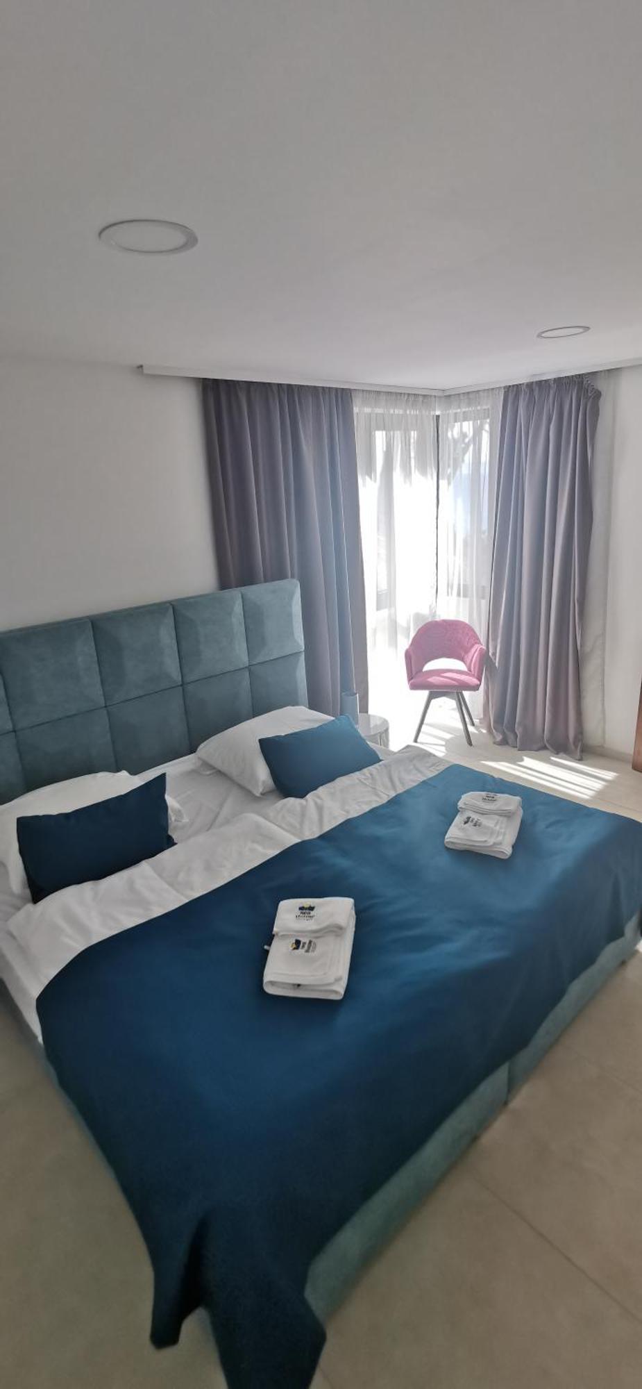 Deluxe King Suite