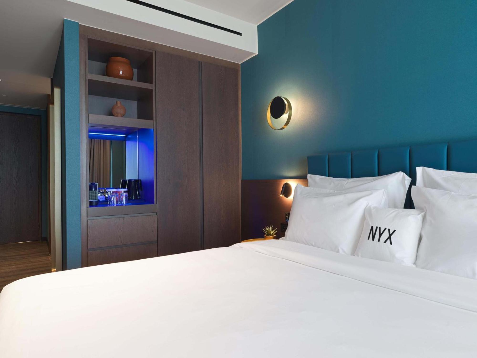 Deluxe Acropolis Room Lounge Access