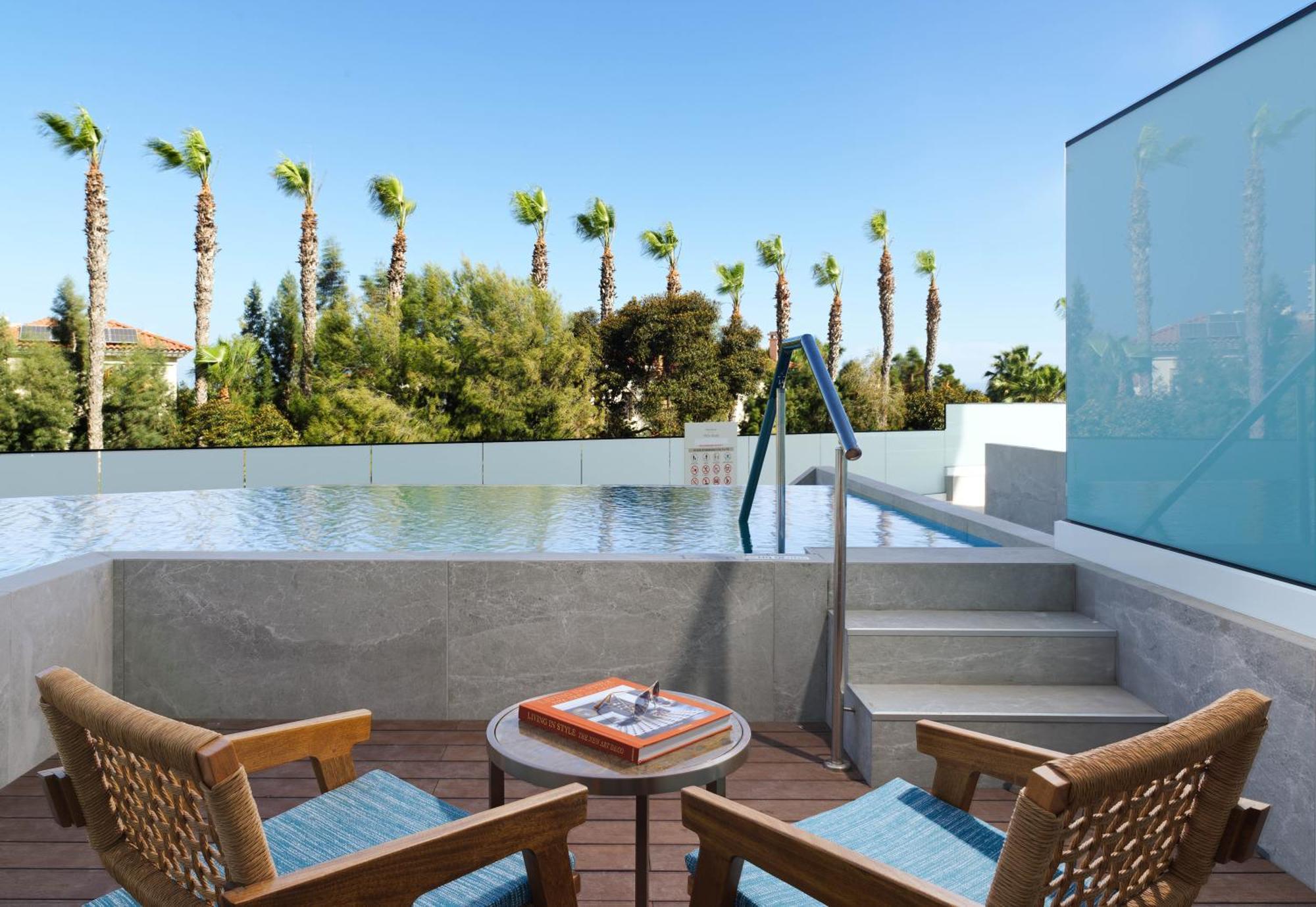 Swim up Room