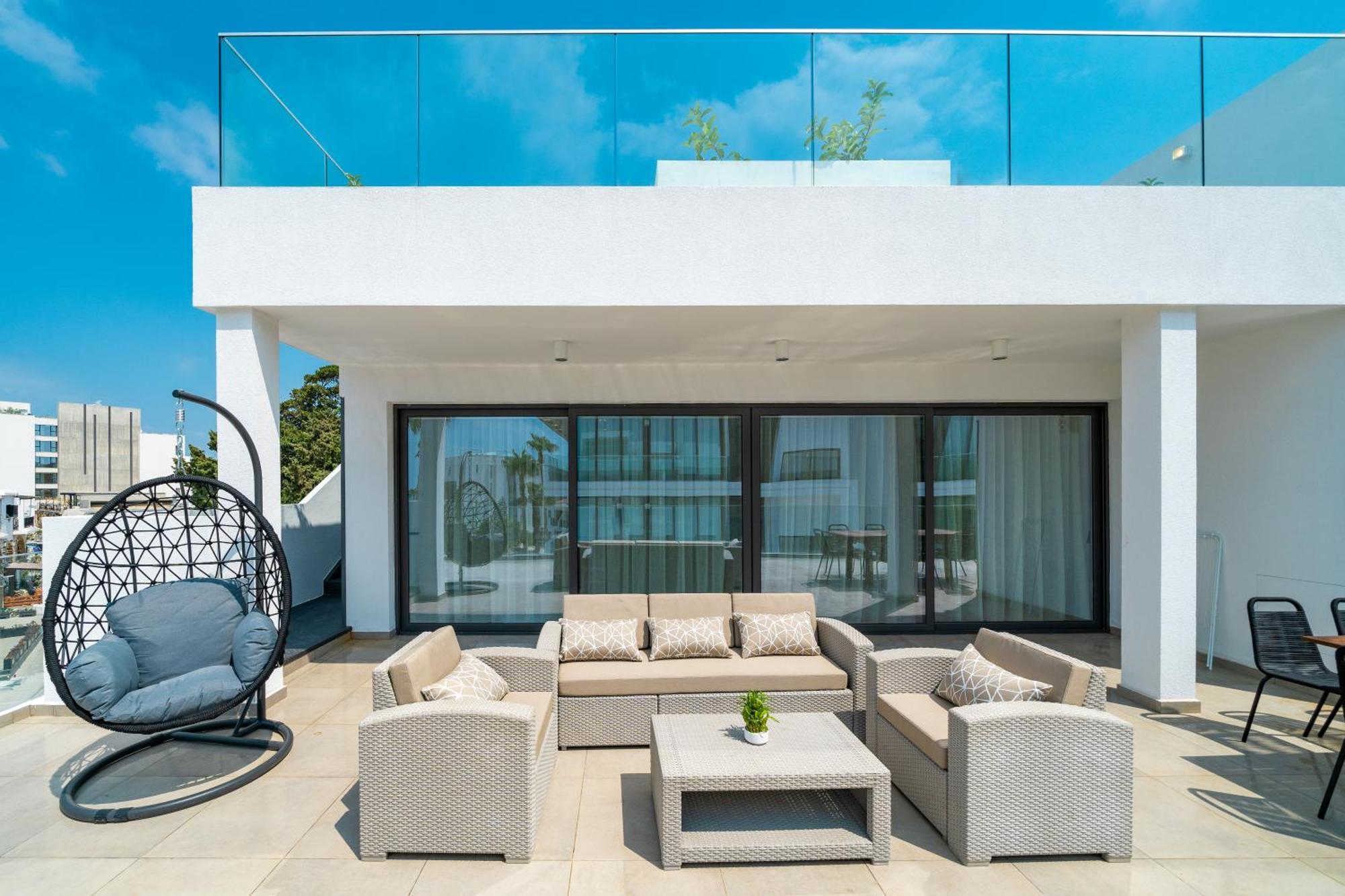 Executive Three-Bedroom Penthouse Sea view & Jacuzzi