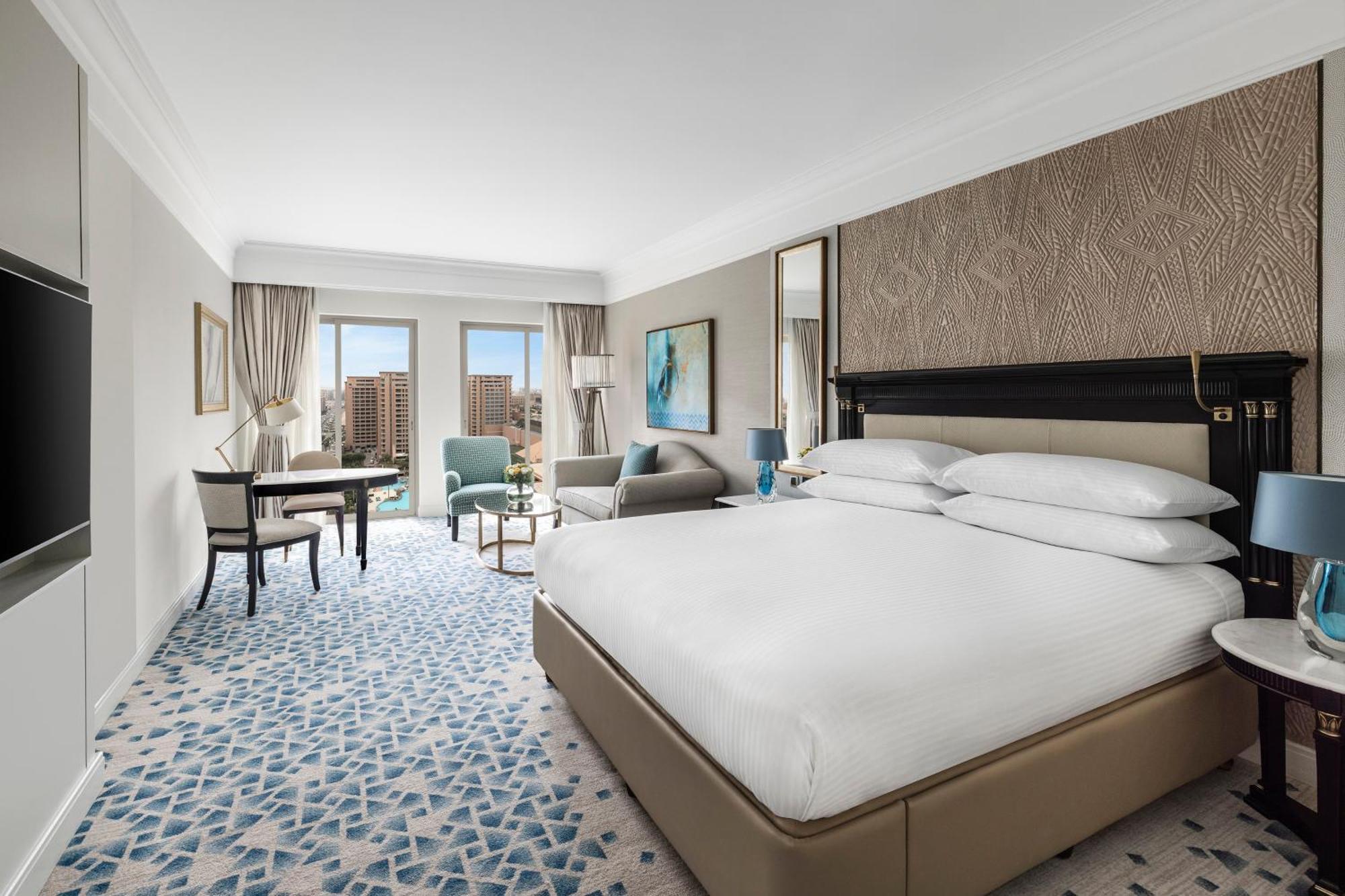 Classic King Room Ergonomic Flex Space Pool View