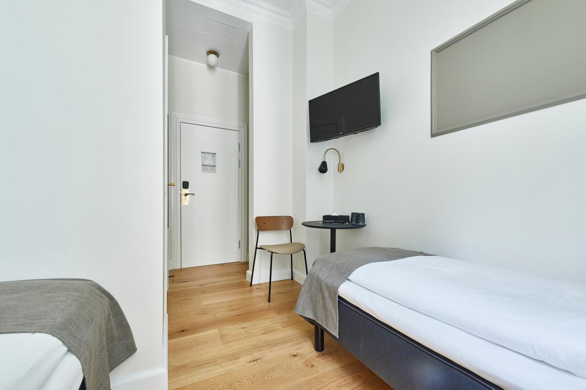 Twin Room,1591232276:JPEG